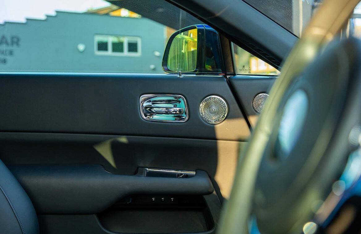 Rolls-Royce Wraith view 5