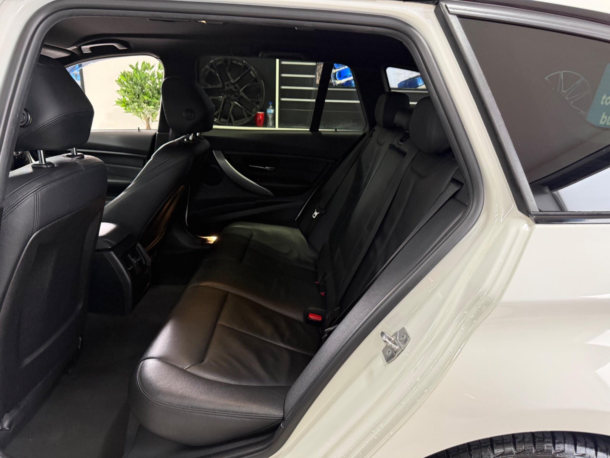 BMW 3 Series view 29
