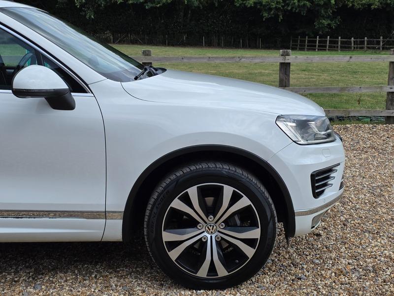 2015 Volkswagen Touareg image 5