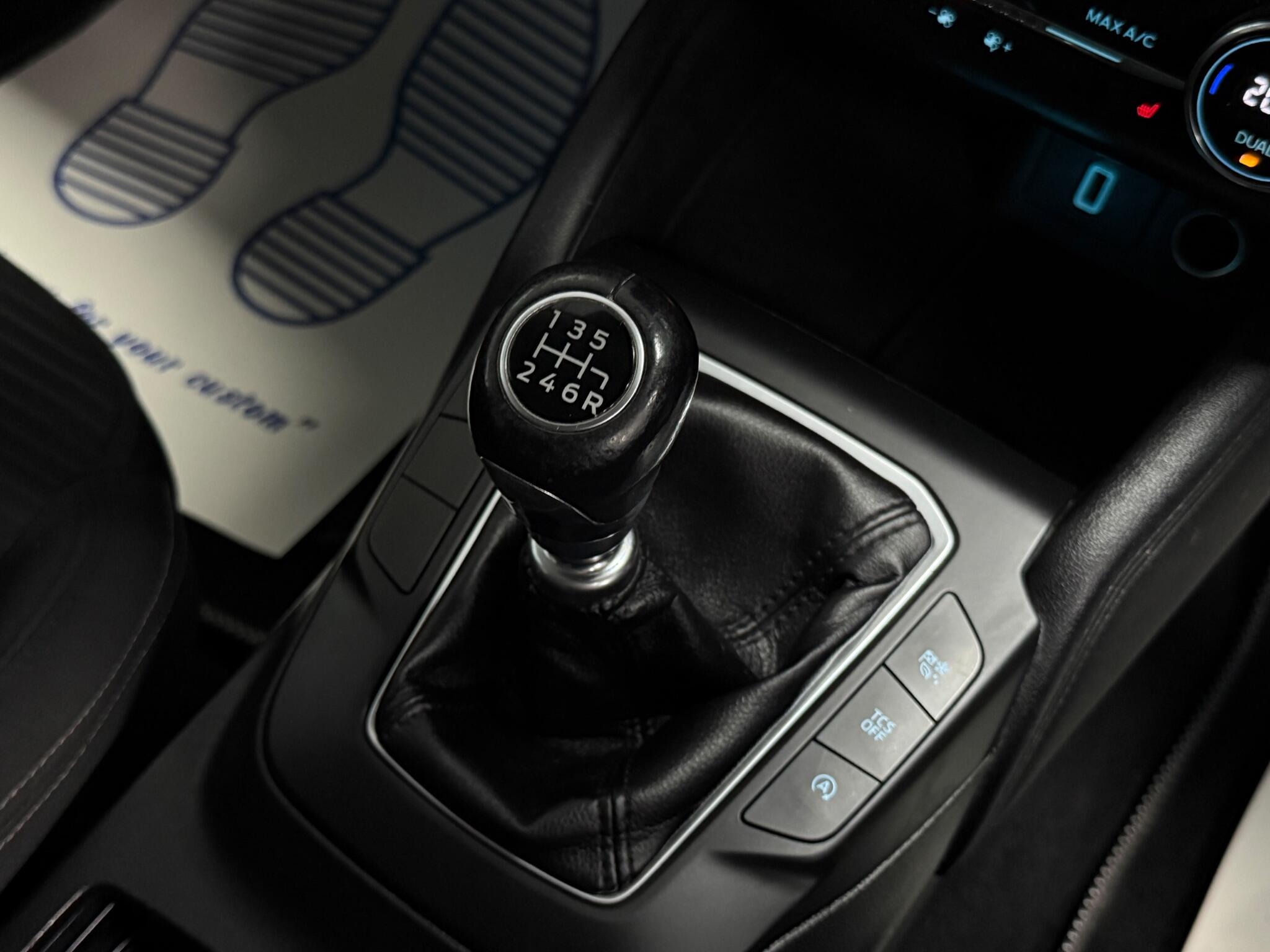 Ford Focus view 20