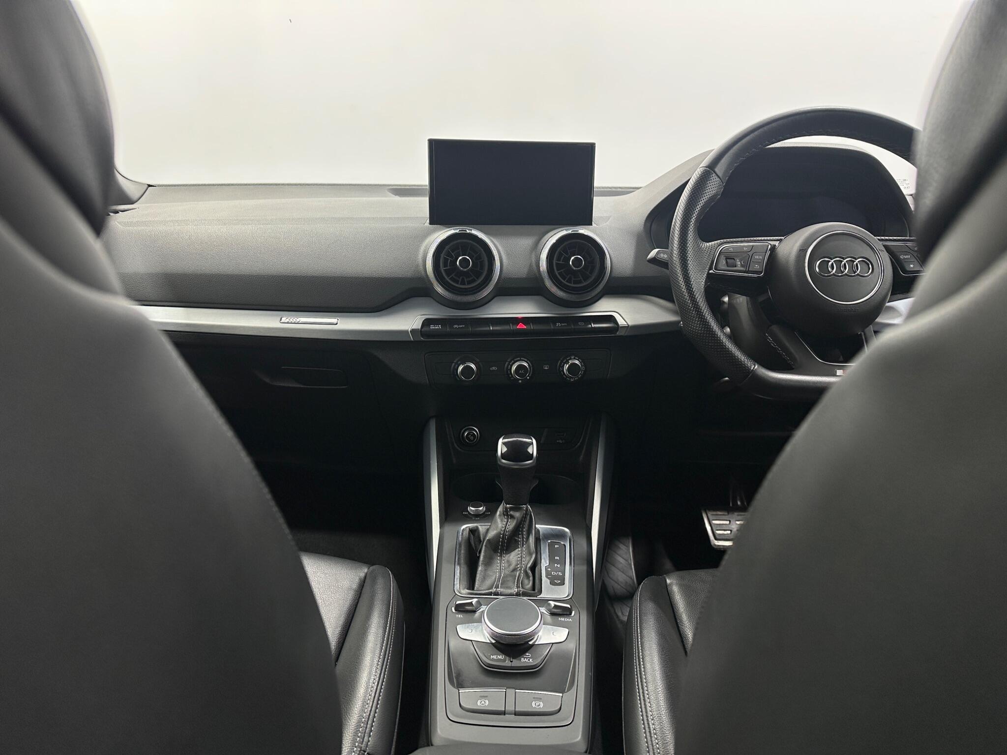 Audi Q2 view 19