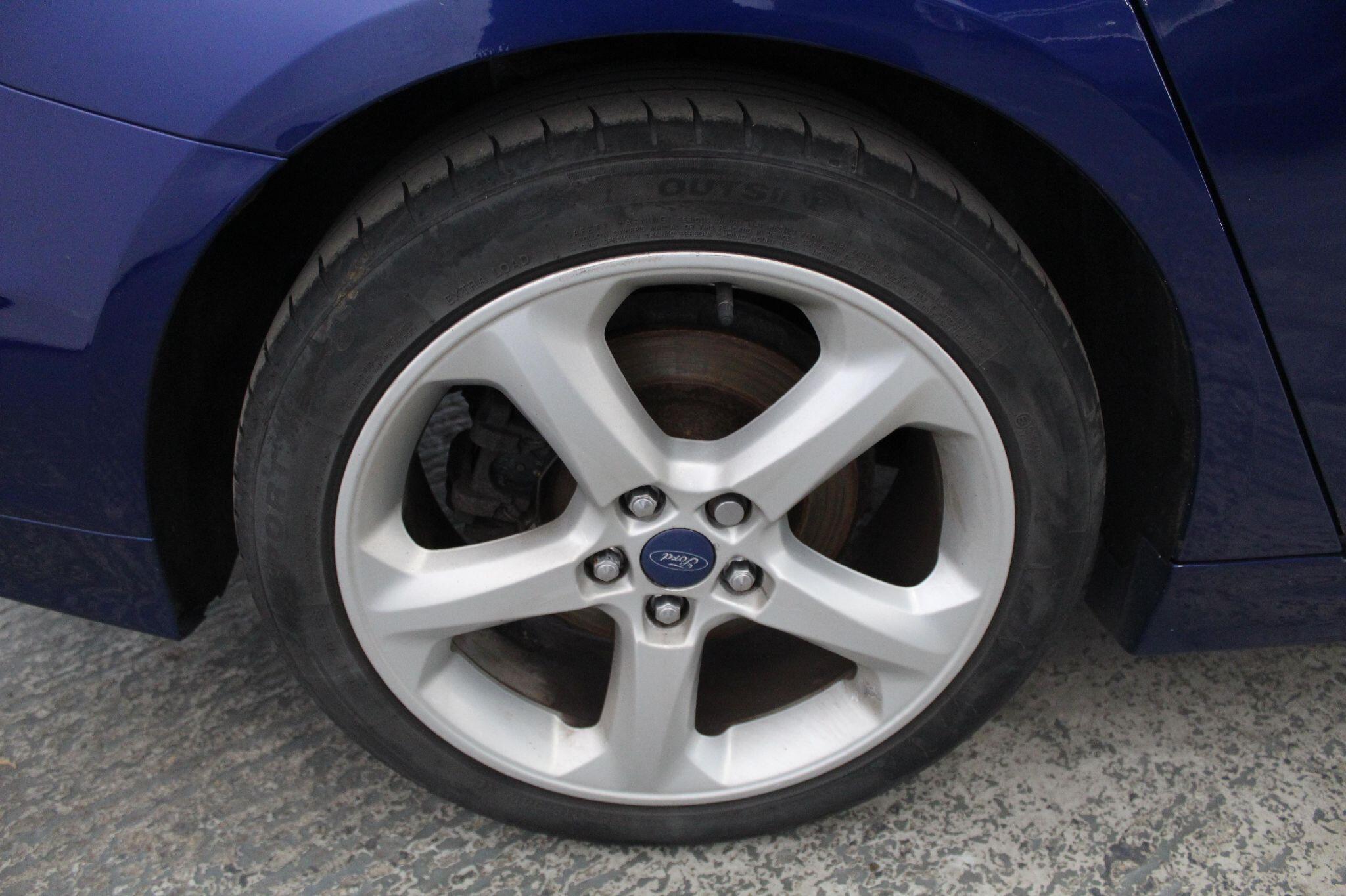 Ford Mondeo view 54