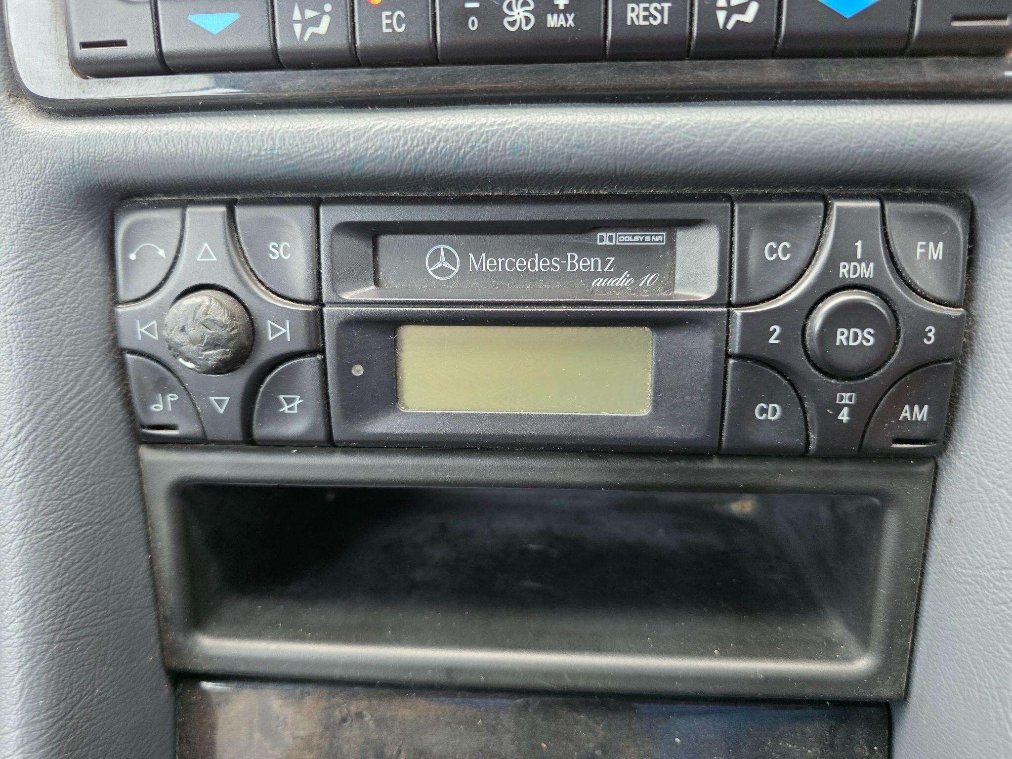 Mercedes-Benz CLK view 14