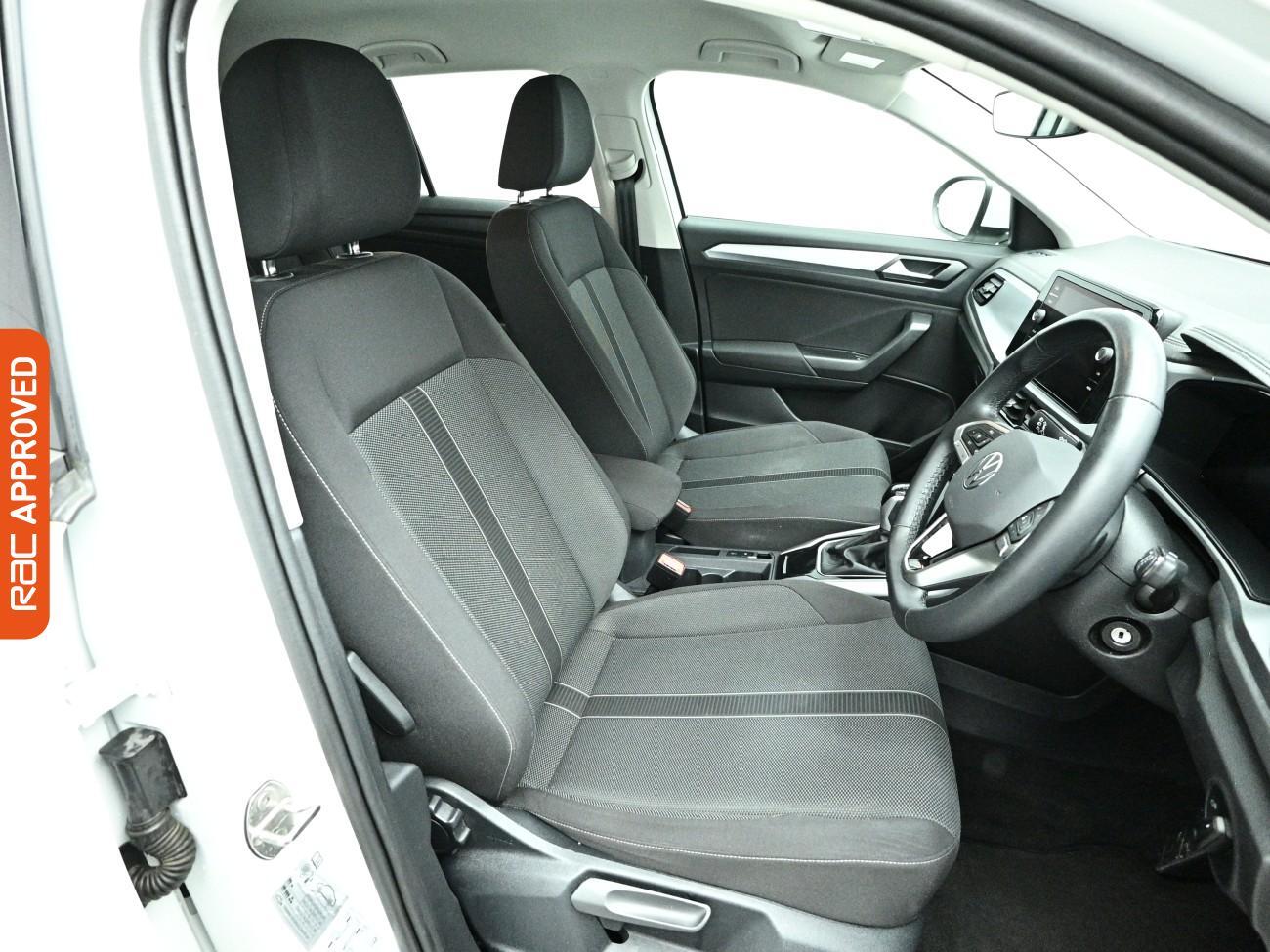 Volkswagen T-Roc view 12
