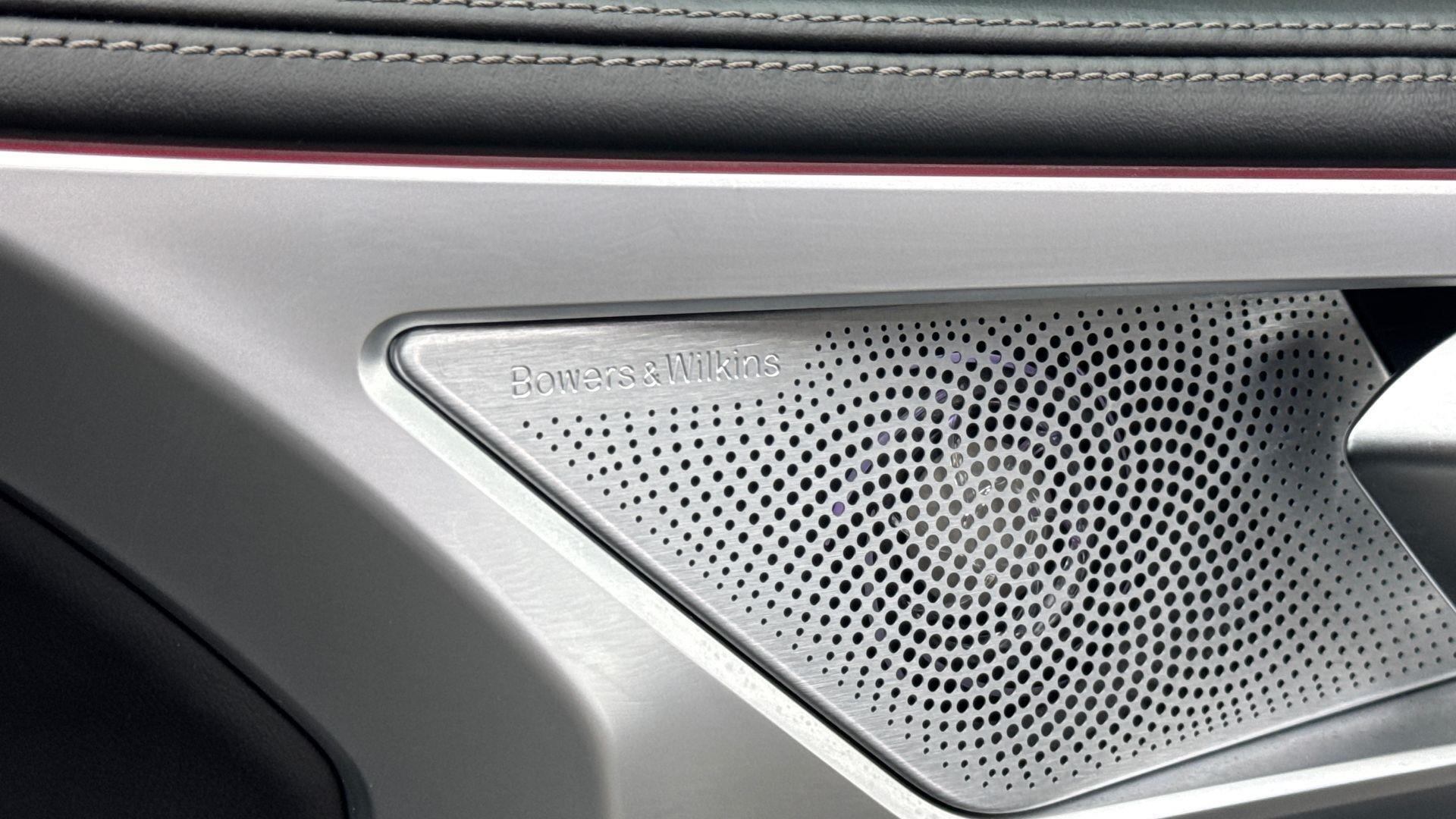 BMW 8 Series view 21