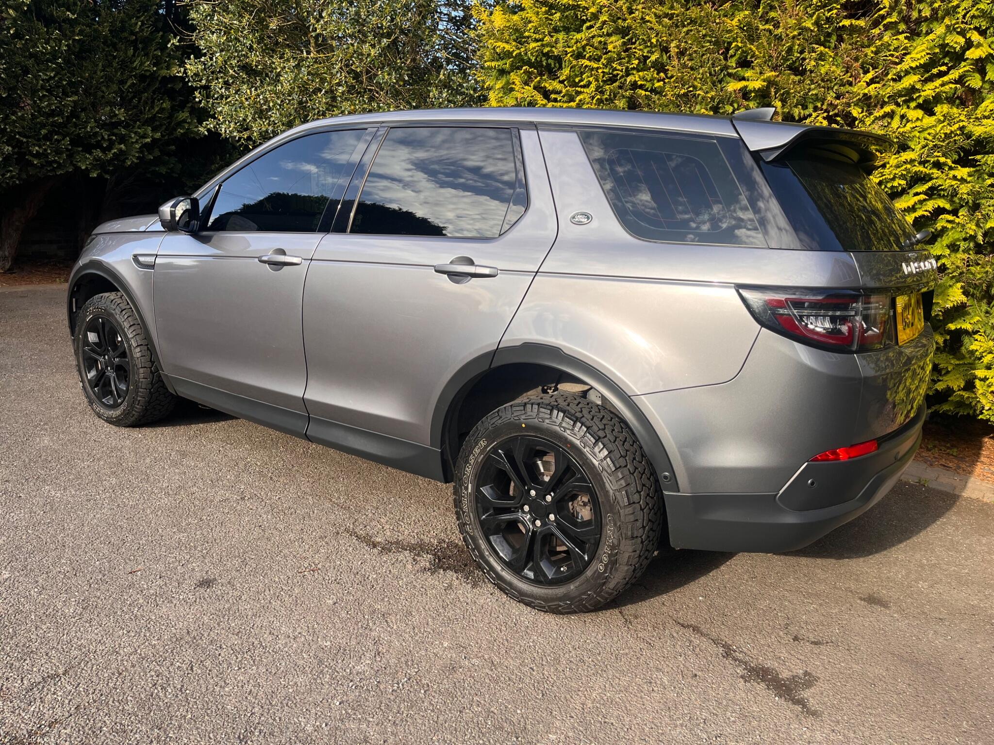 Land Rover Discovery Sport view 10