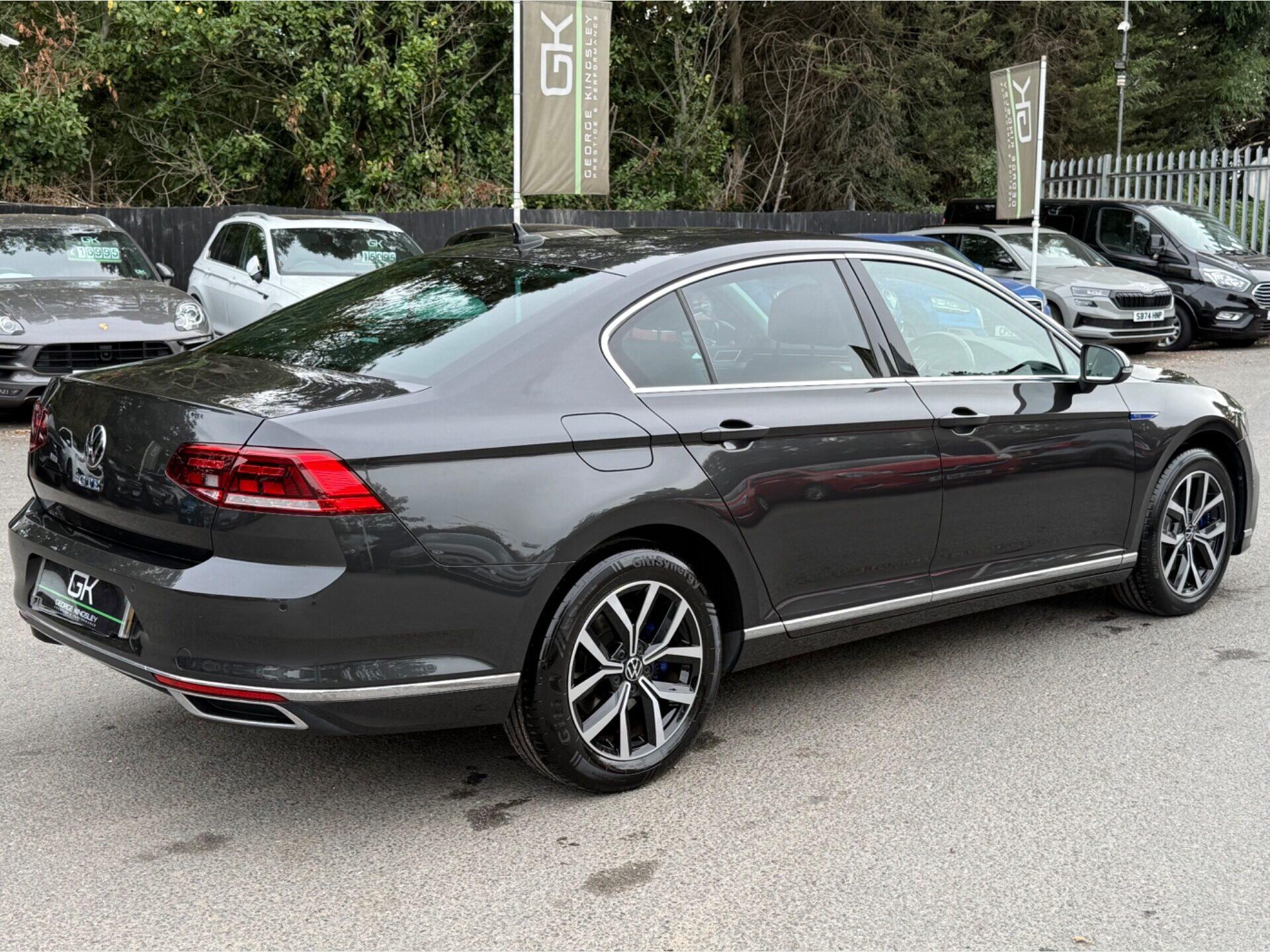 Volkswagen Passat view 6