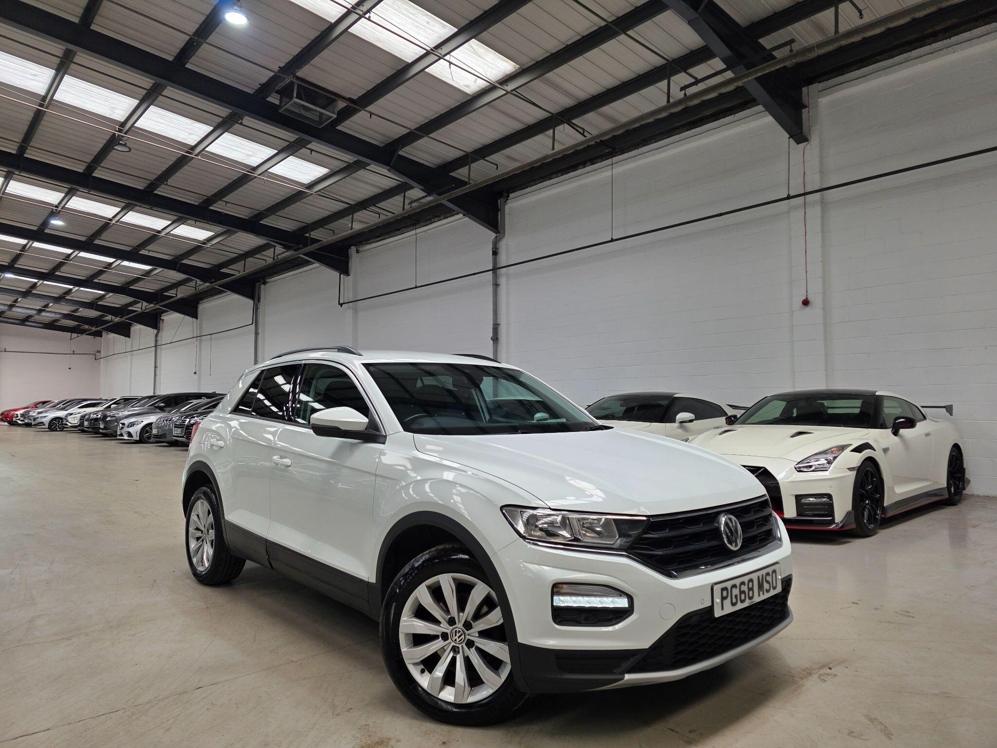 Volkswagen T-Roc view 3