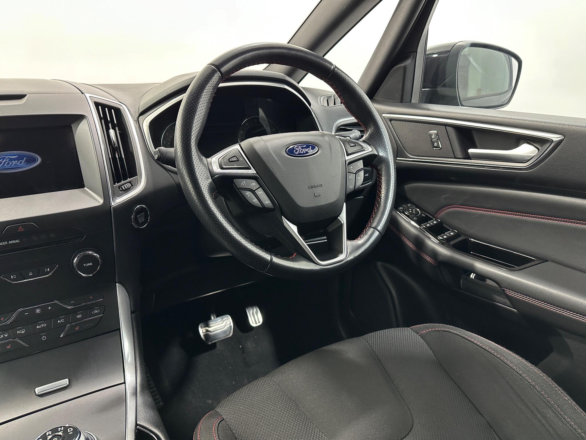 Ford S-Max view 12