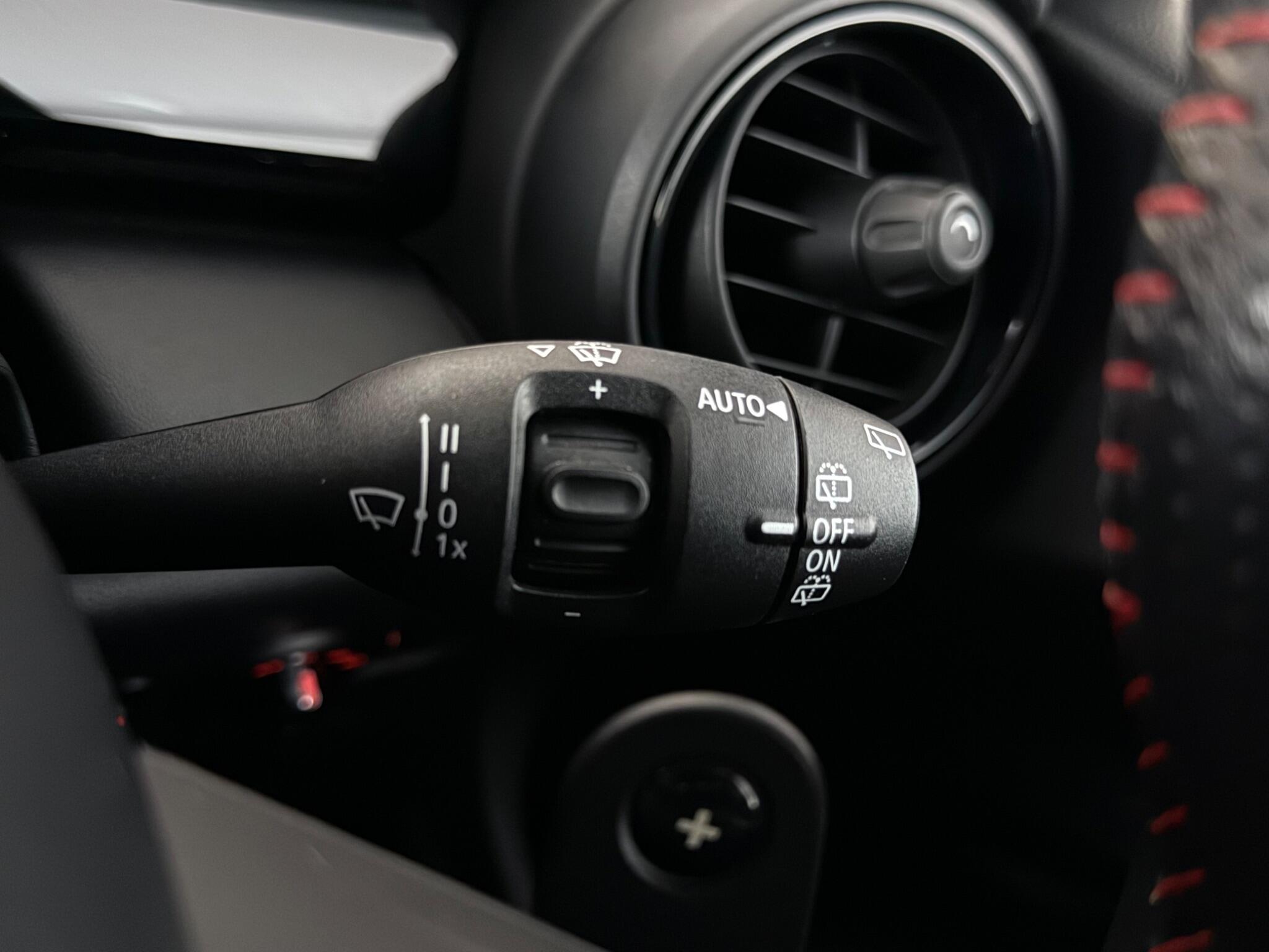 Mini Hatch view 19