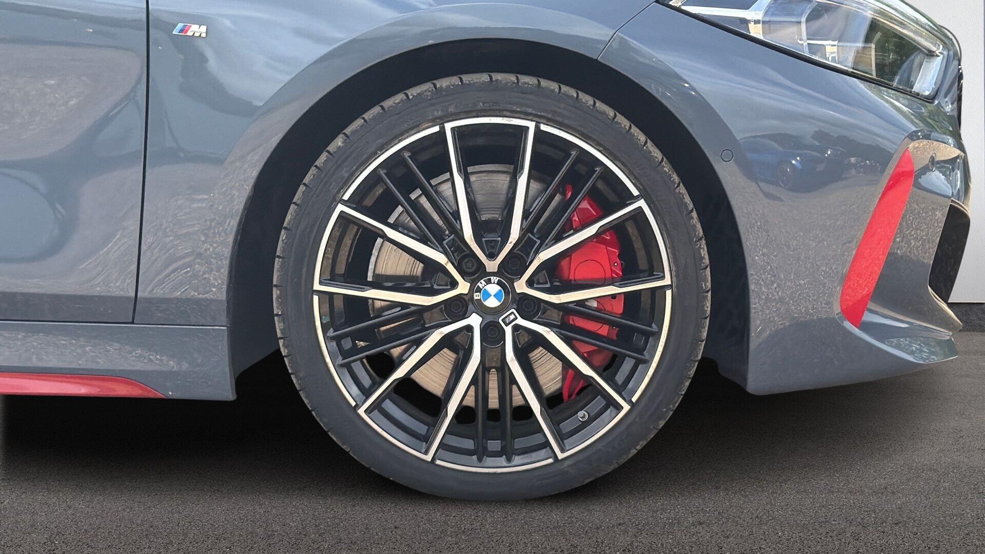 BMW 1 Series view 14