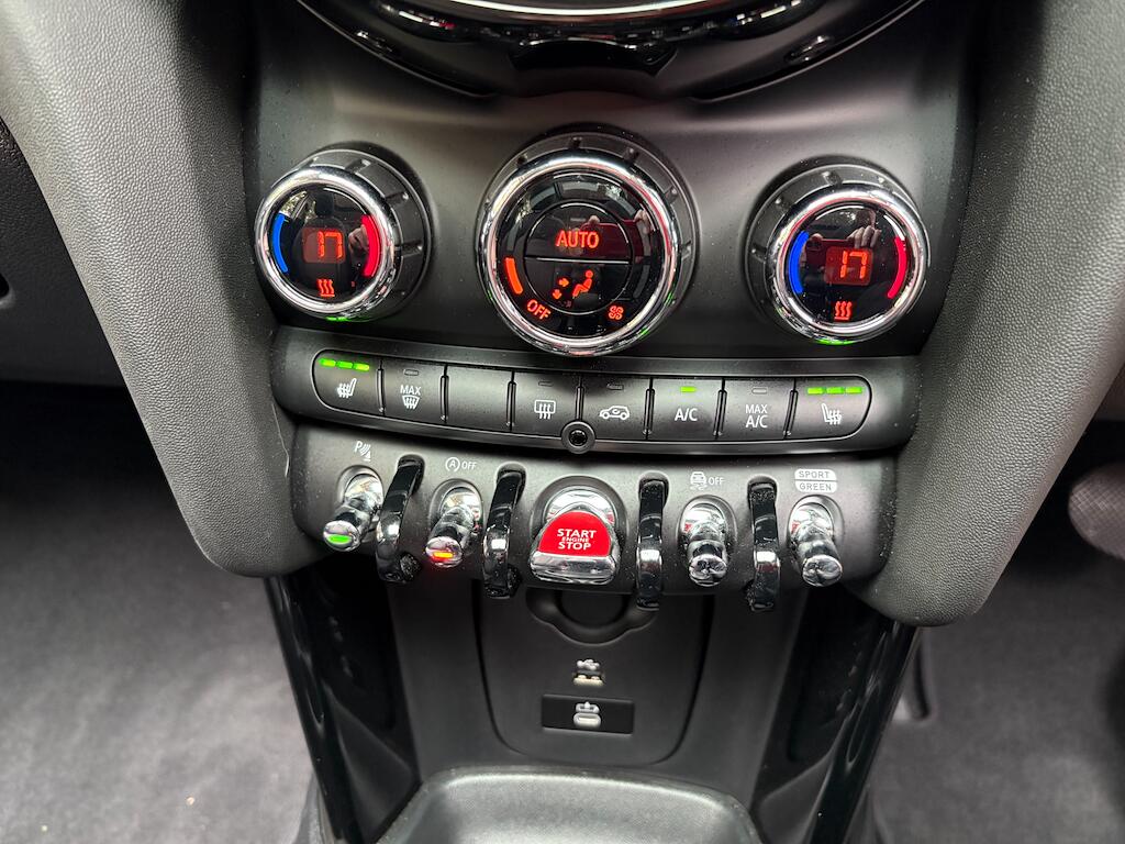 Mini Hatch view 23