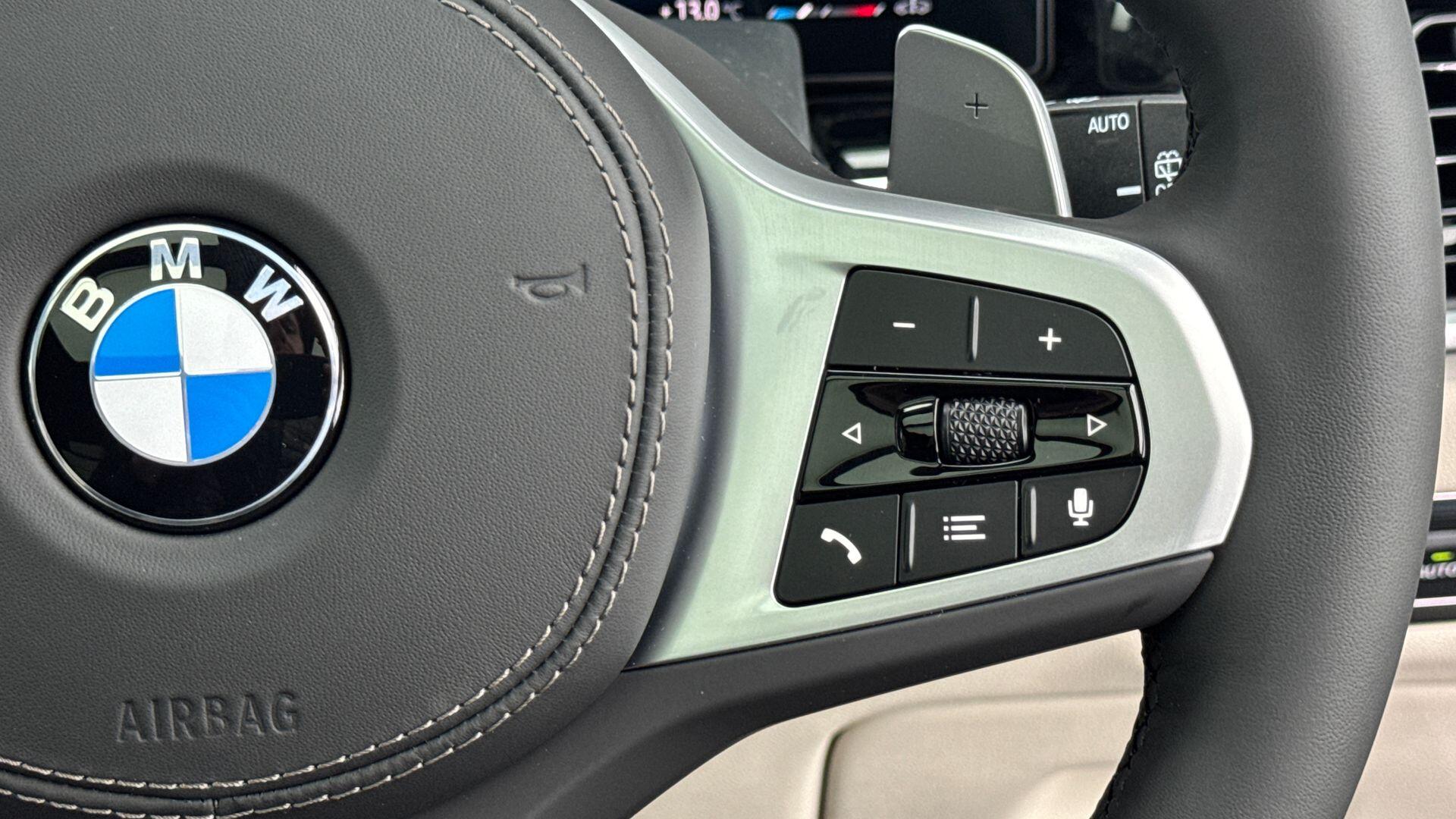 BMW X7 view 22
