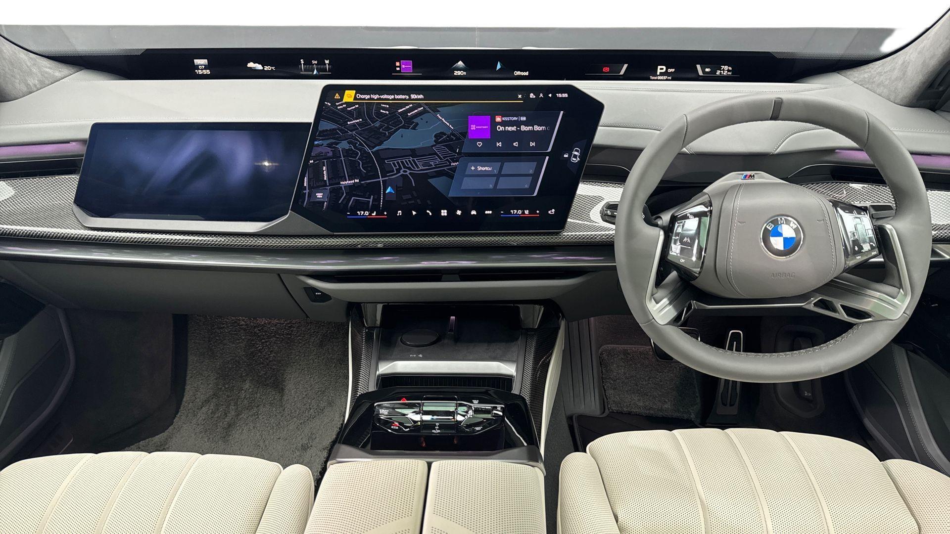 BMW i7 view 4