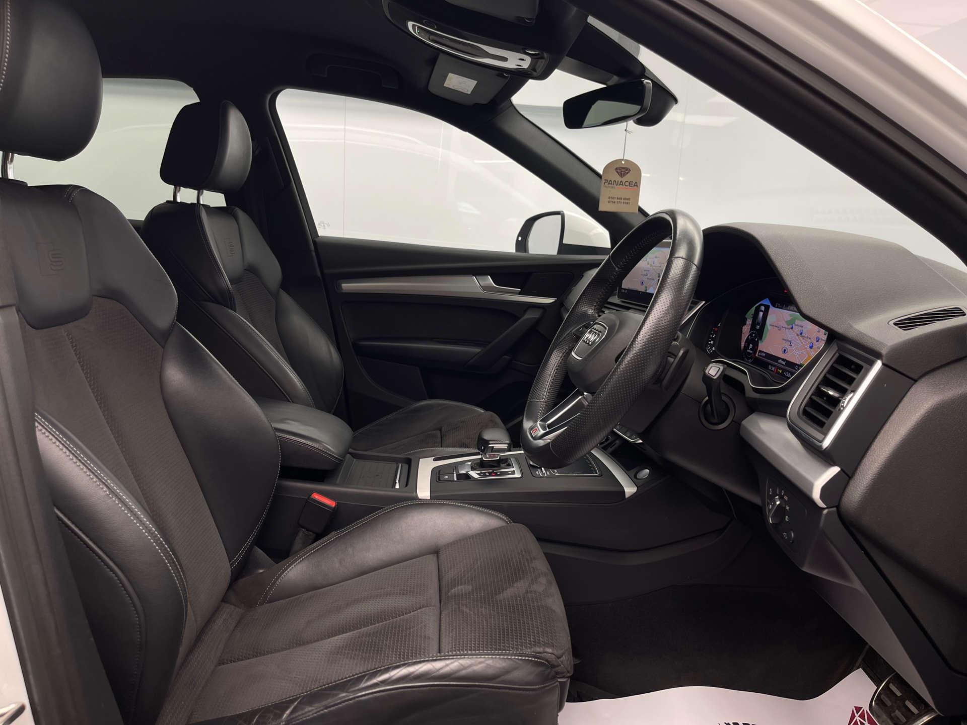 Audi Q5 view 10