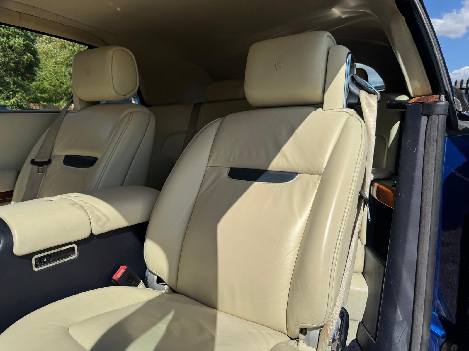 Rolls-Royce Phantom view 17