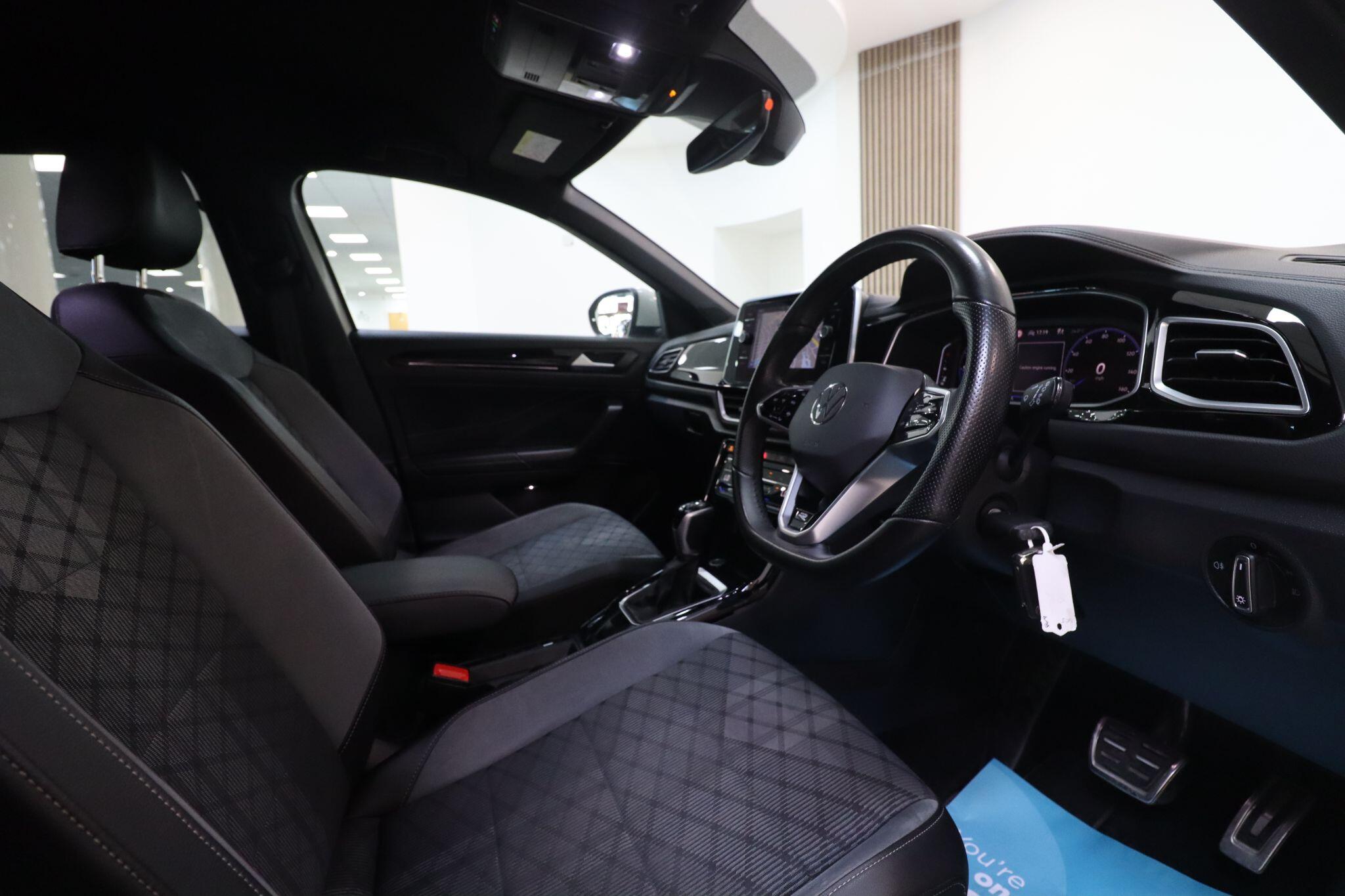 Volkswagen T-Roc view 14