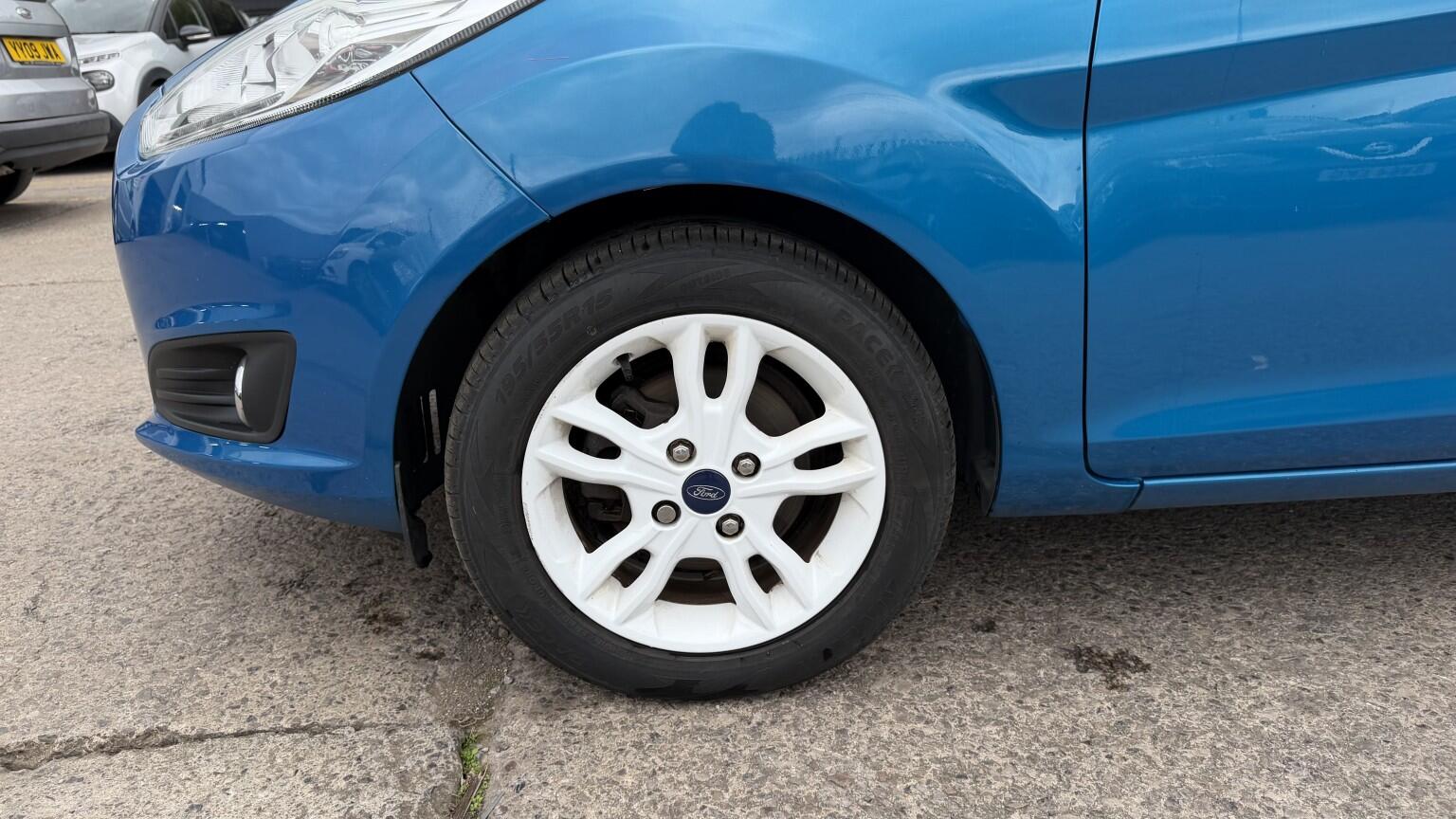 Ford Fiesta view 55