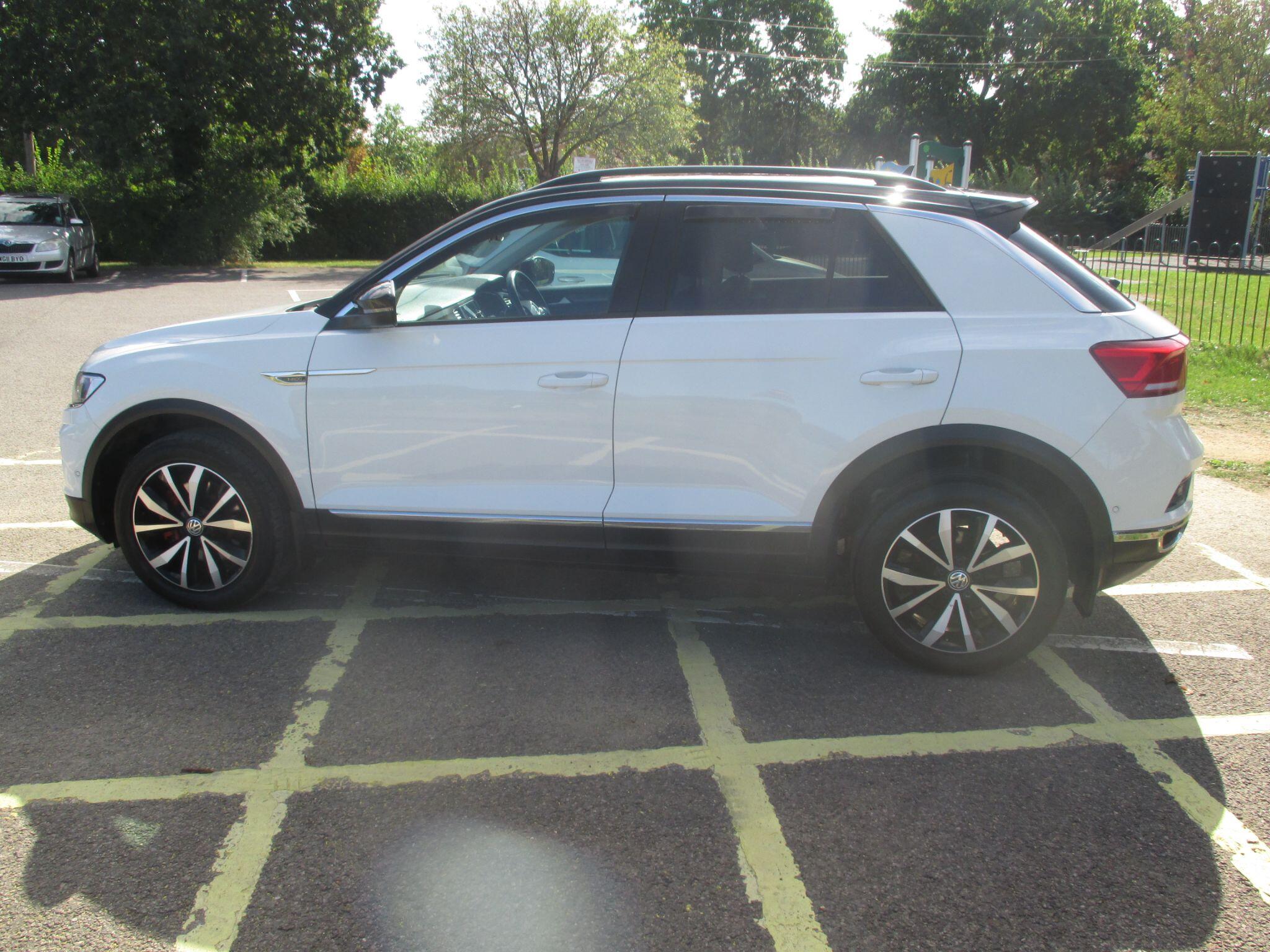 Volkswagen T-Roc view 21