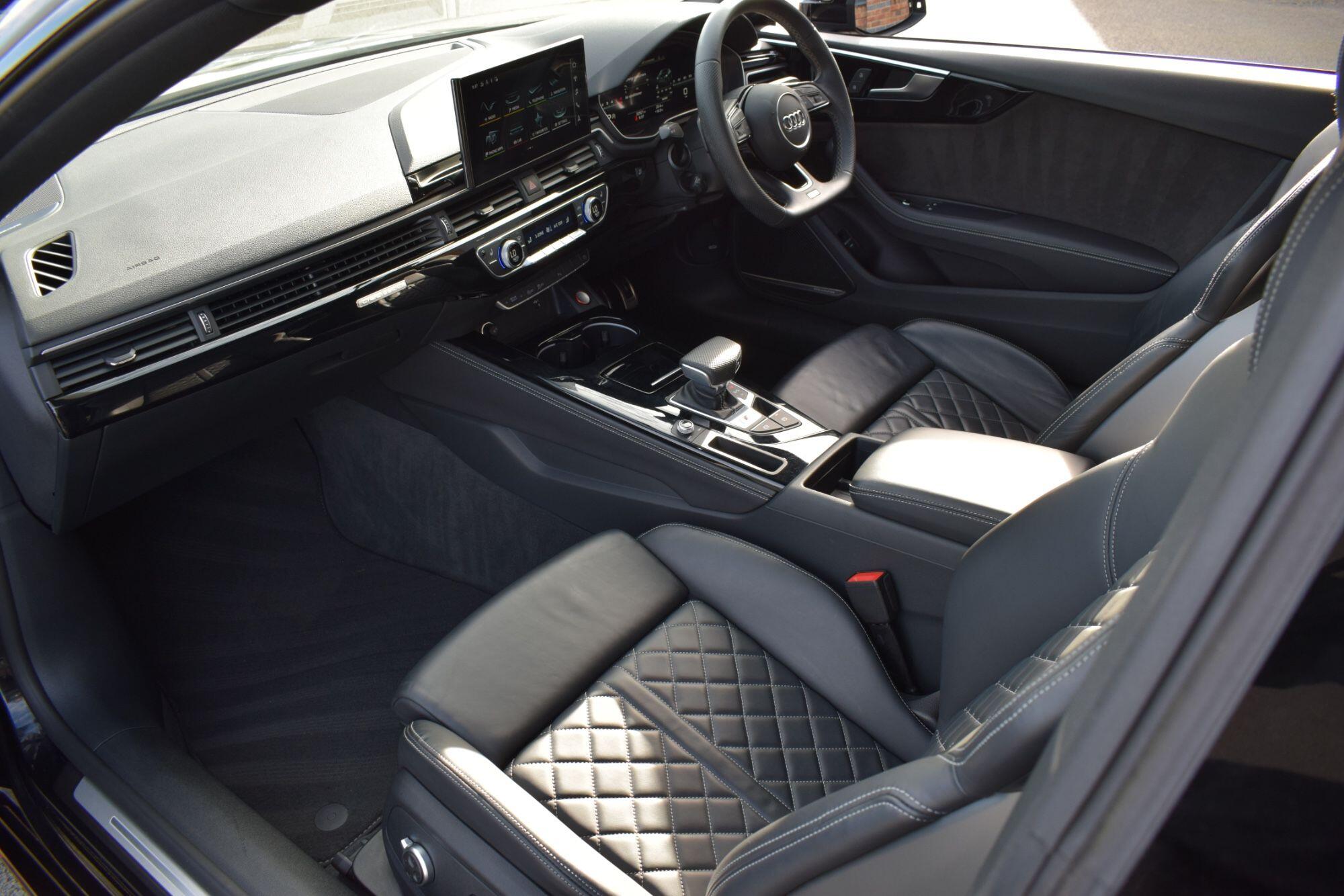 Audi S5 view 32