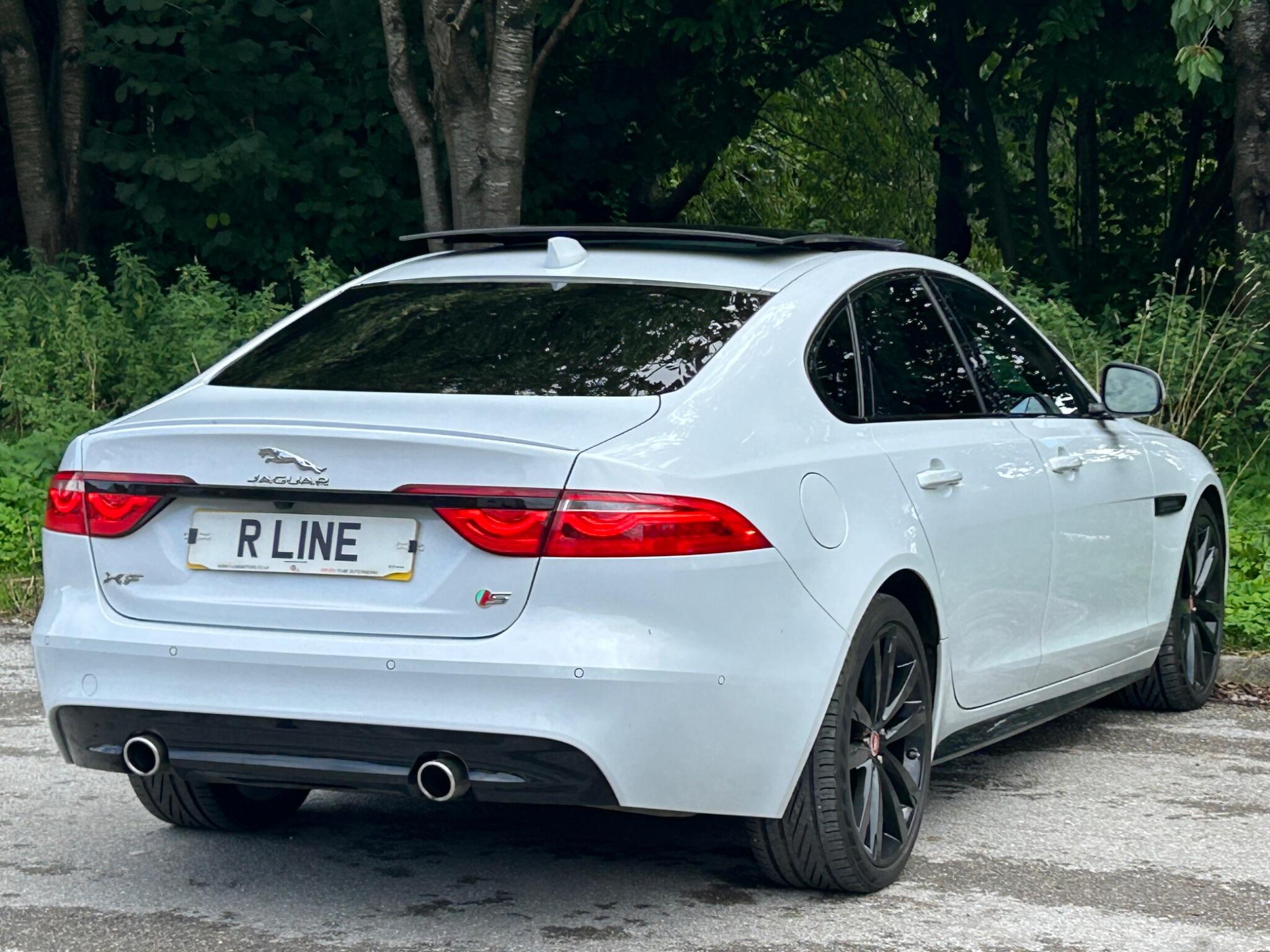Jaguar XF view 12