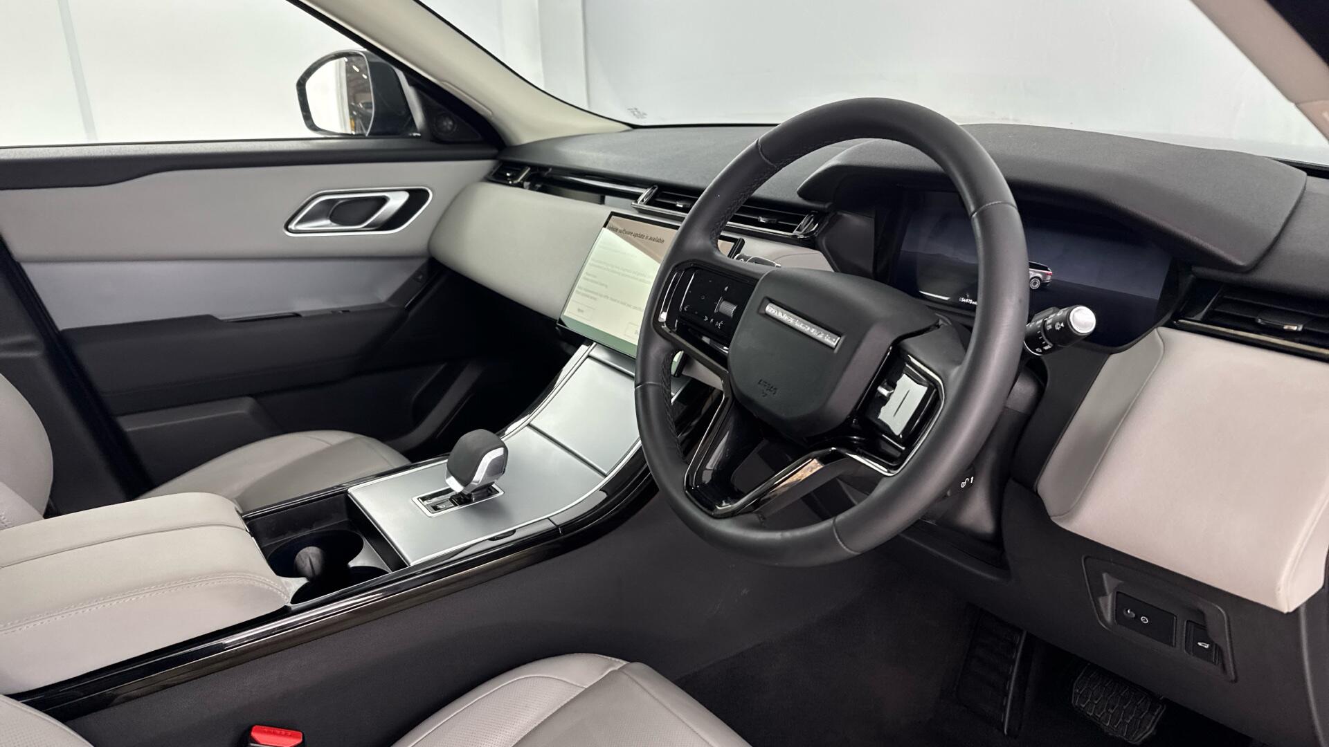 Land Rover Range Rover Velar view 9