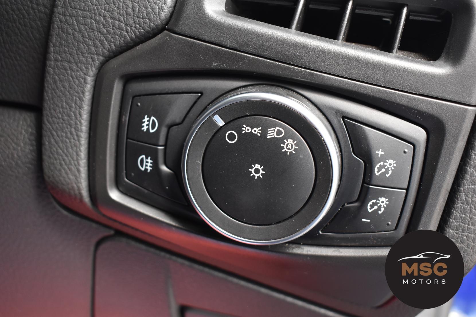 Ford Focus view 44