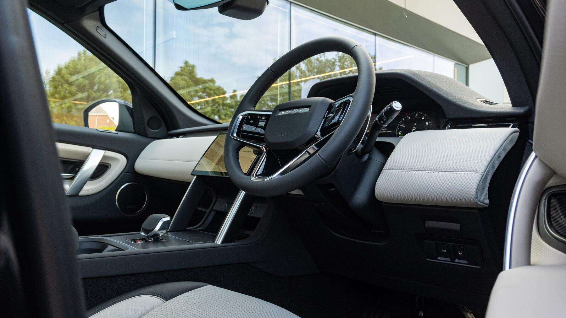 Land Rover Discovery Sport view 66