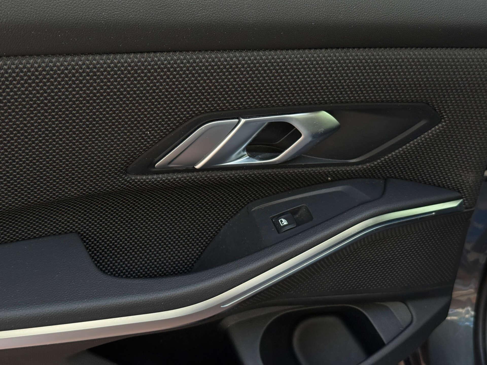 BMW 3 Series view 40