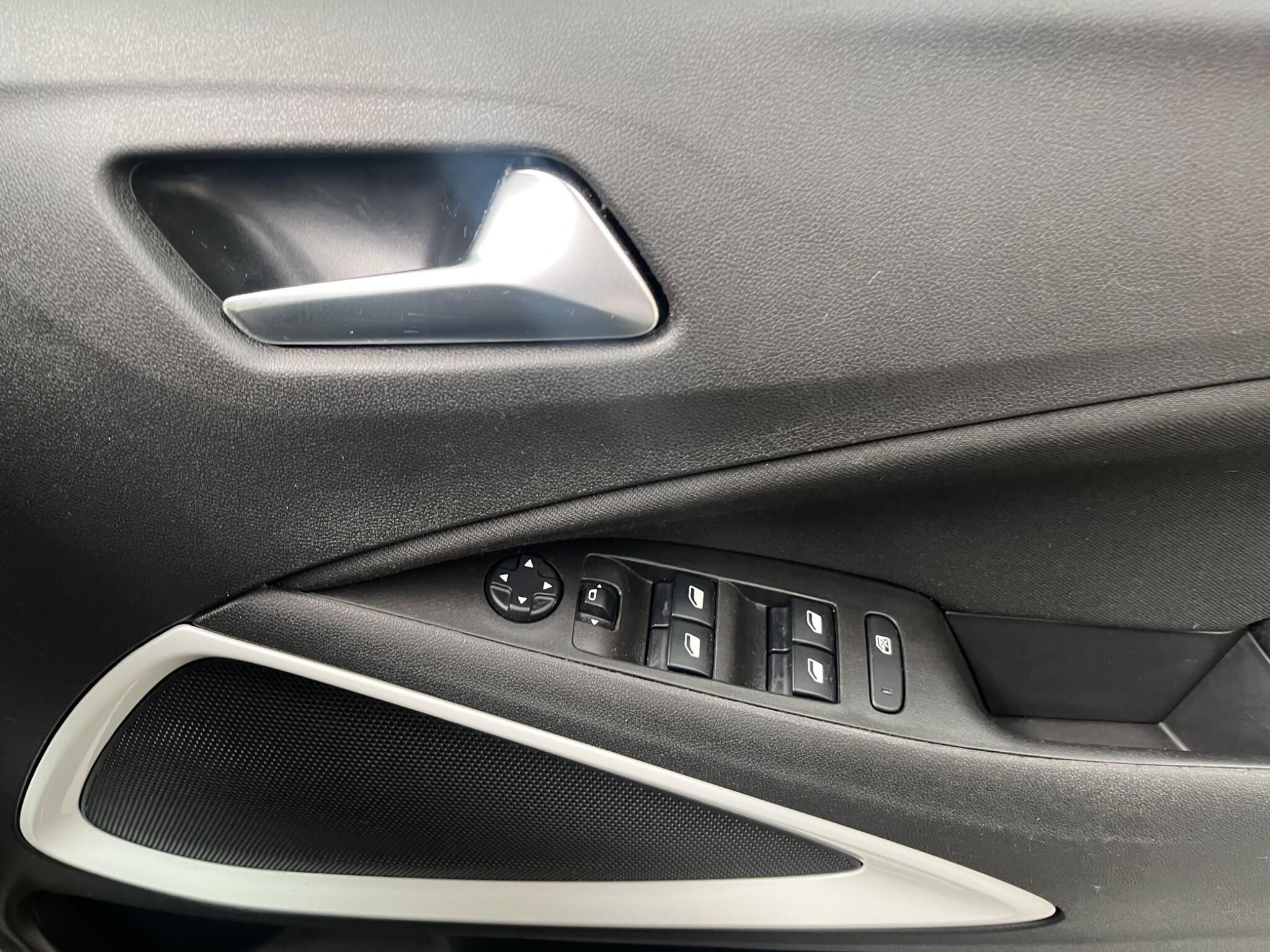 Vauxhall Crossland X view 30