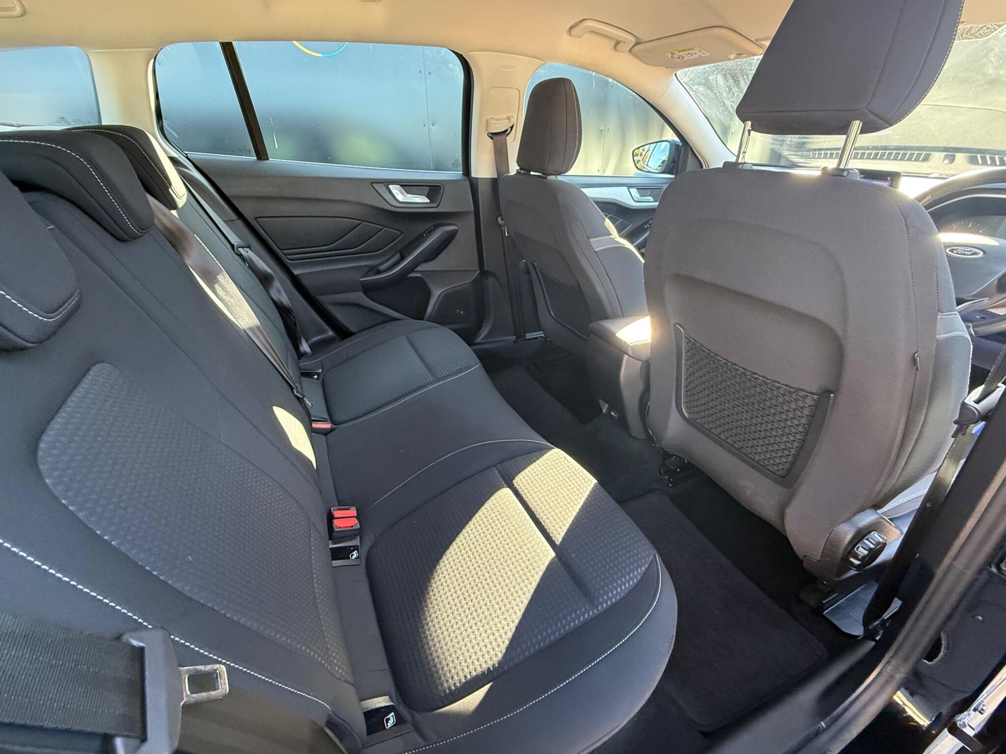 Ford Focus view 16