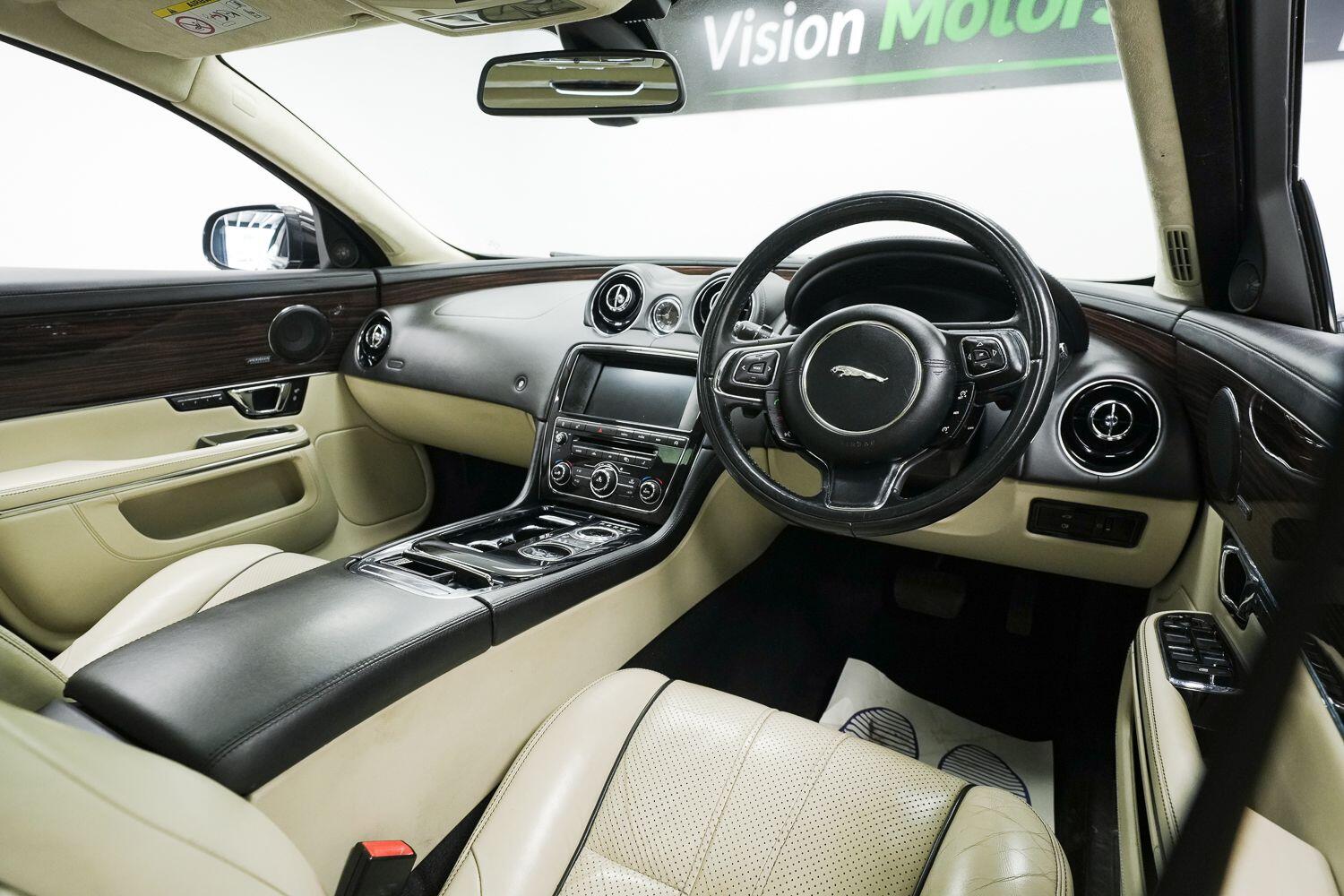 Jaguar XJ view 10