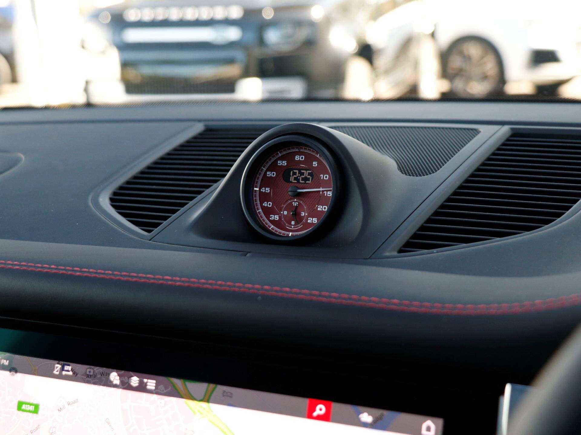 Porsche Macan view 20