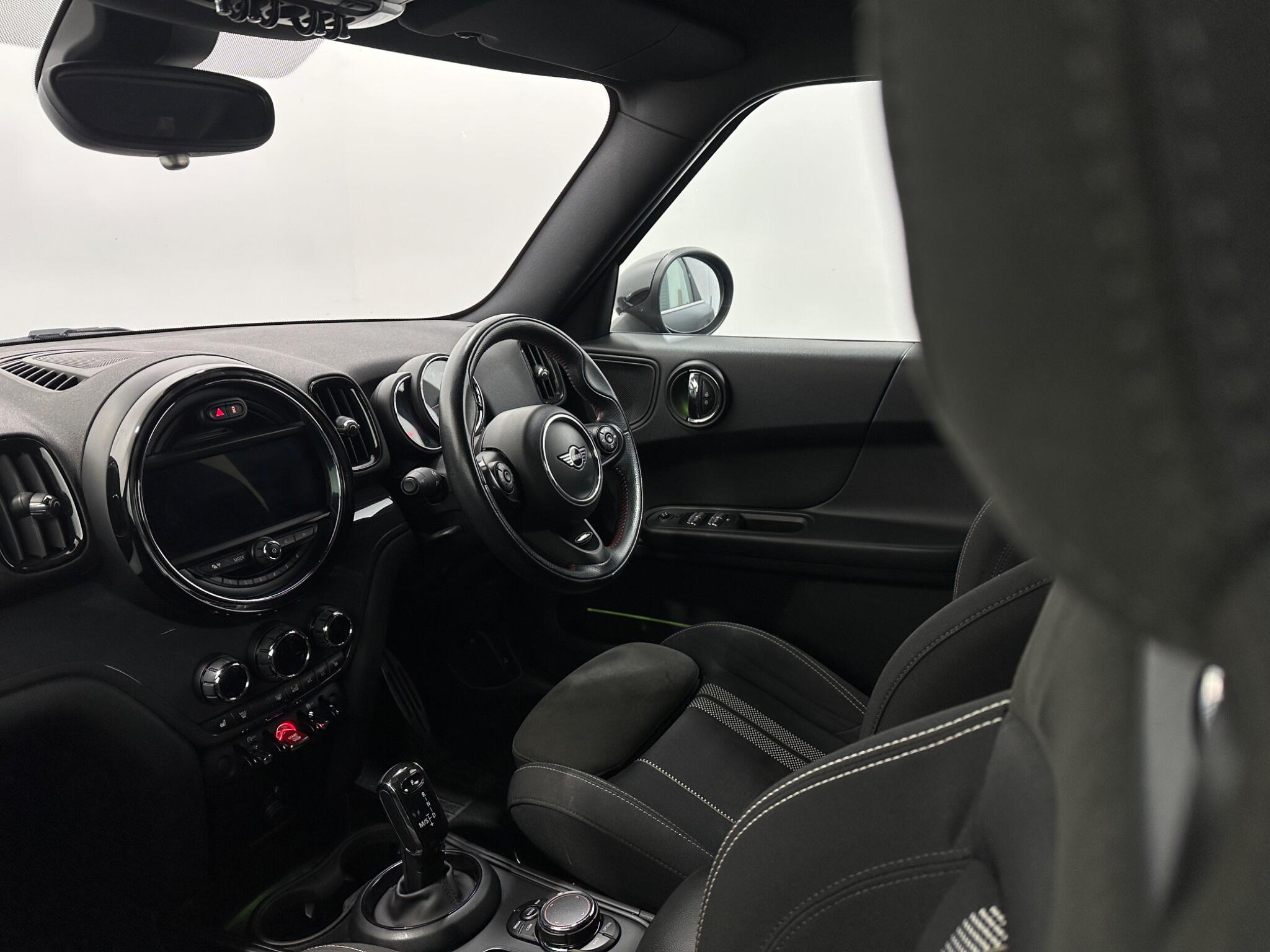 Mini Countryman view 29