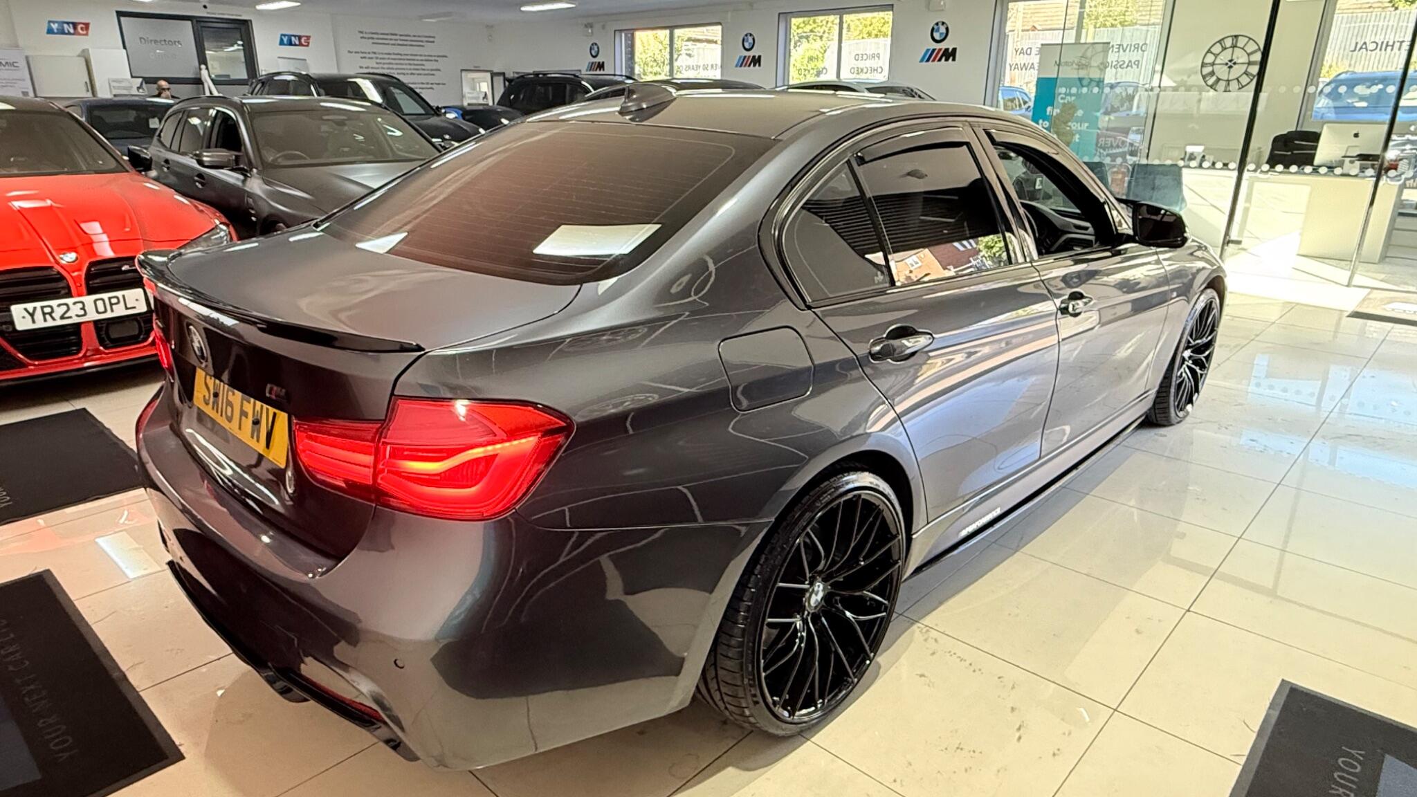 BMW 3 Series view 33