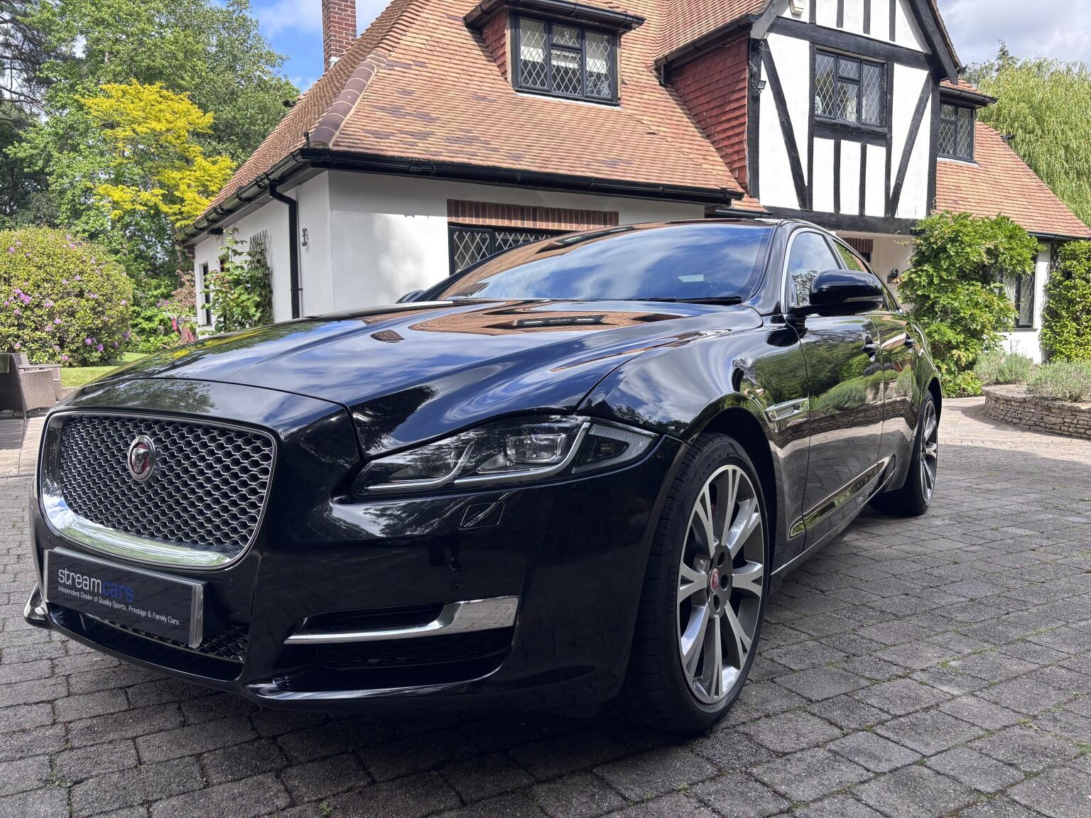 Jaguar XJ view 3