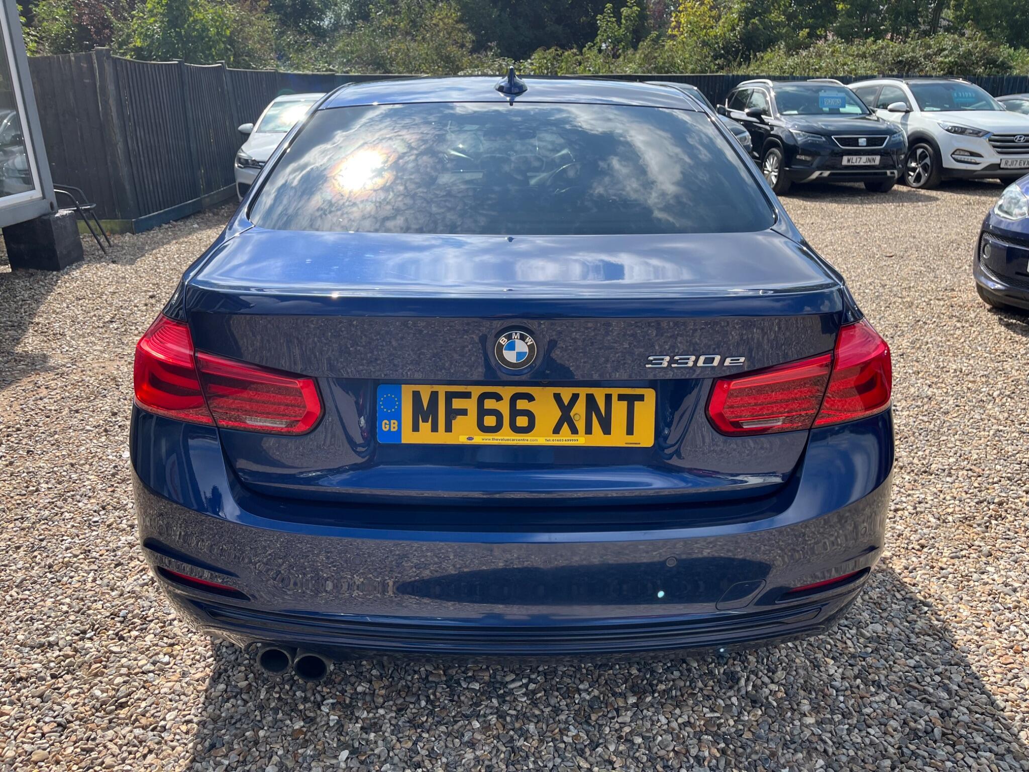 BMW 3 Series view 5