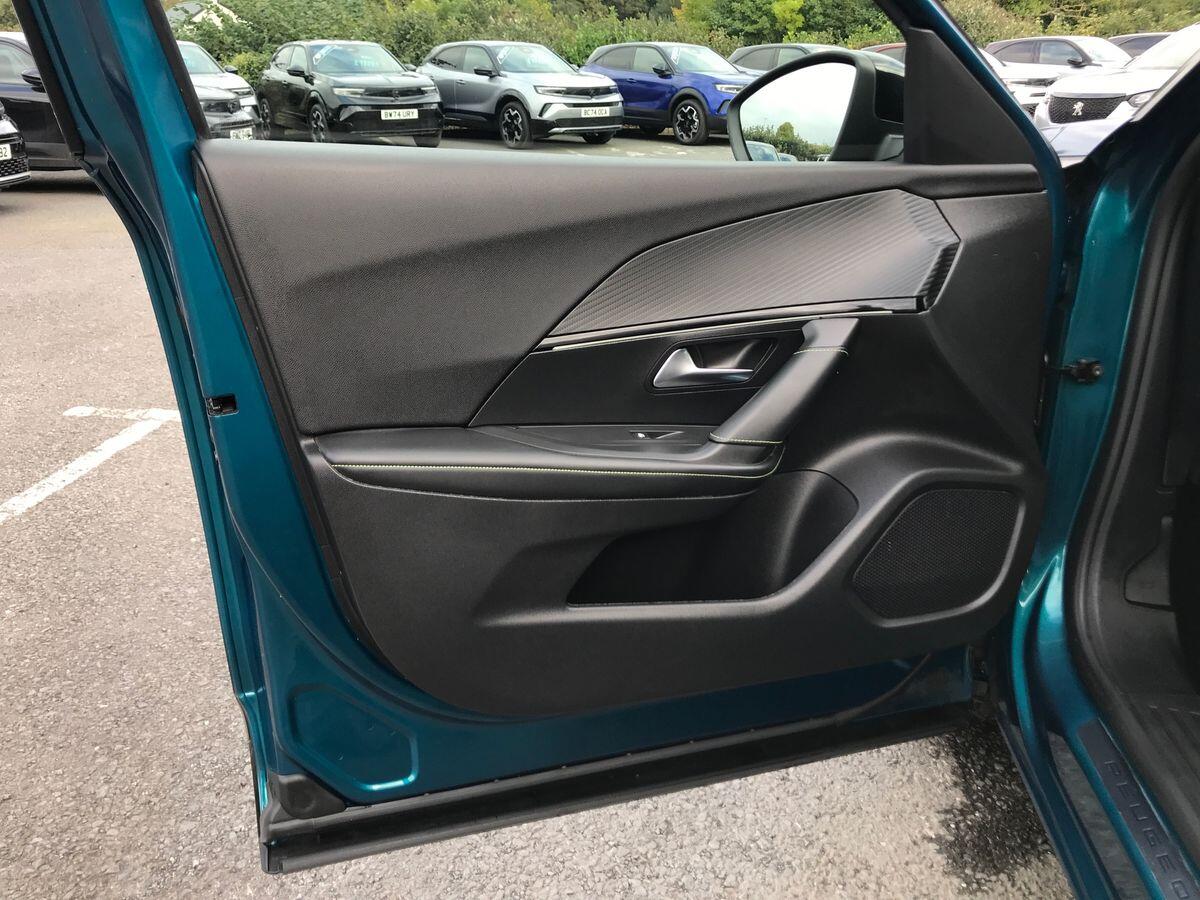 Peugeot 2008 view 16