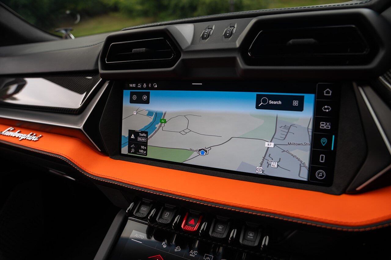 Lamborghini Urus view 87