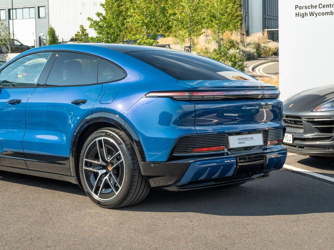 Porsche Cayenne view 8