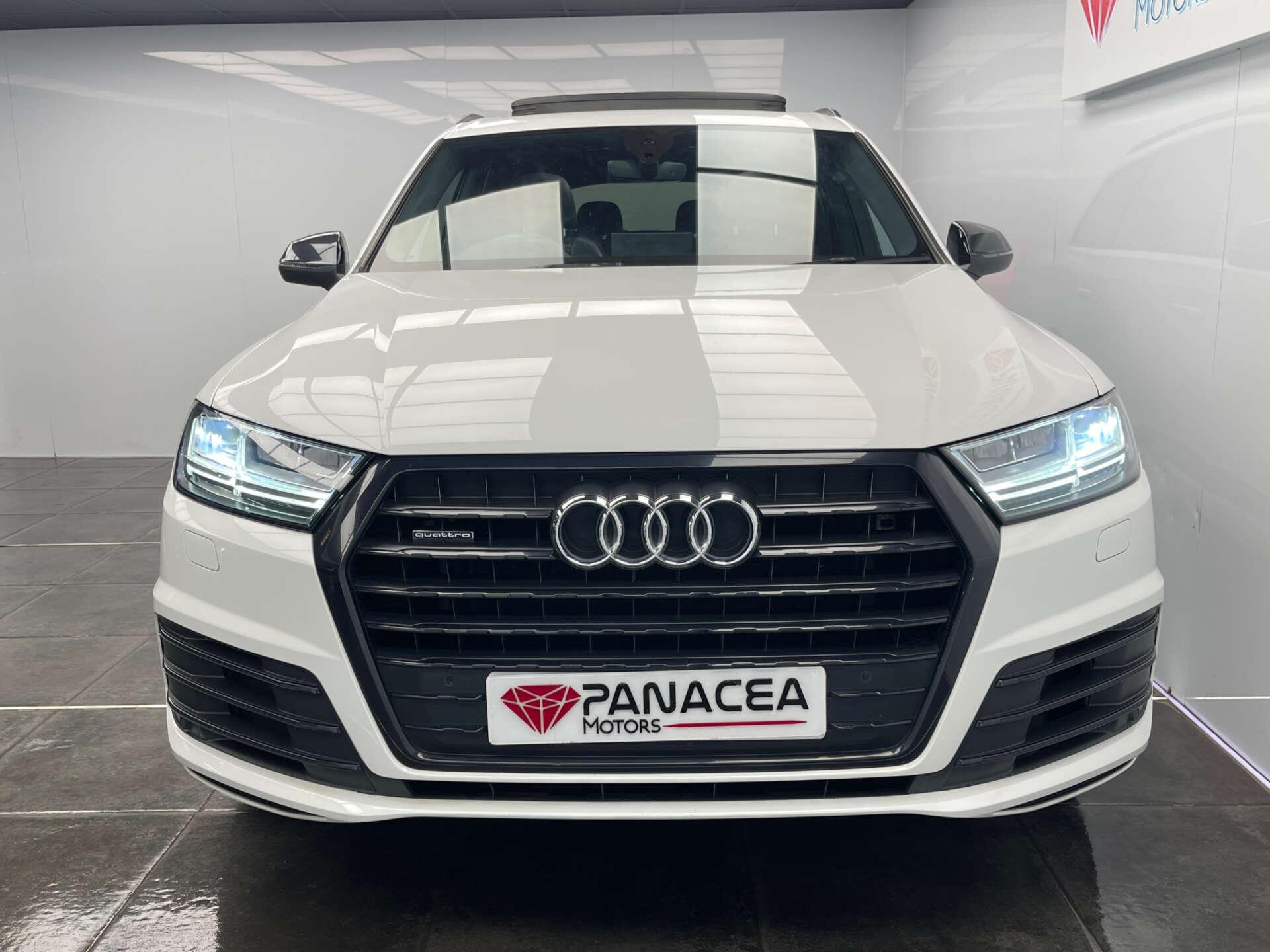 Audi Q7 view 6
