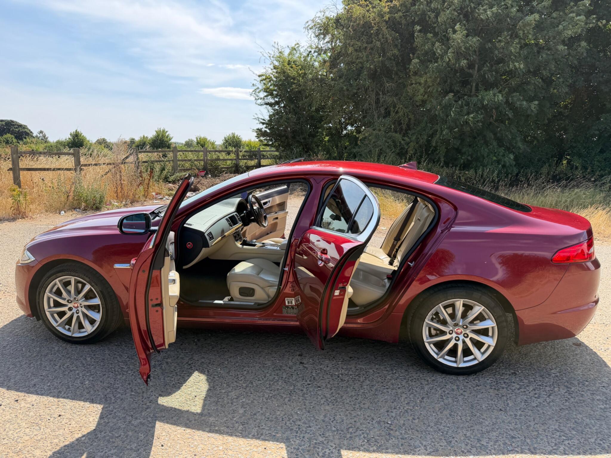 Jaguar XF view 49