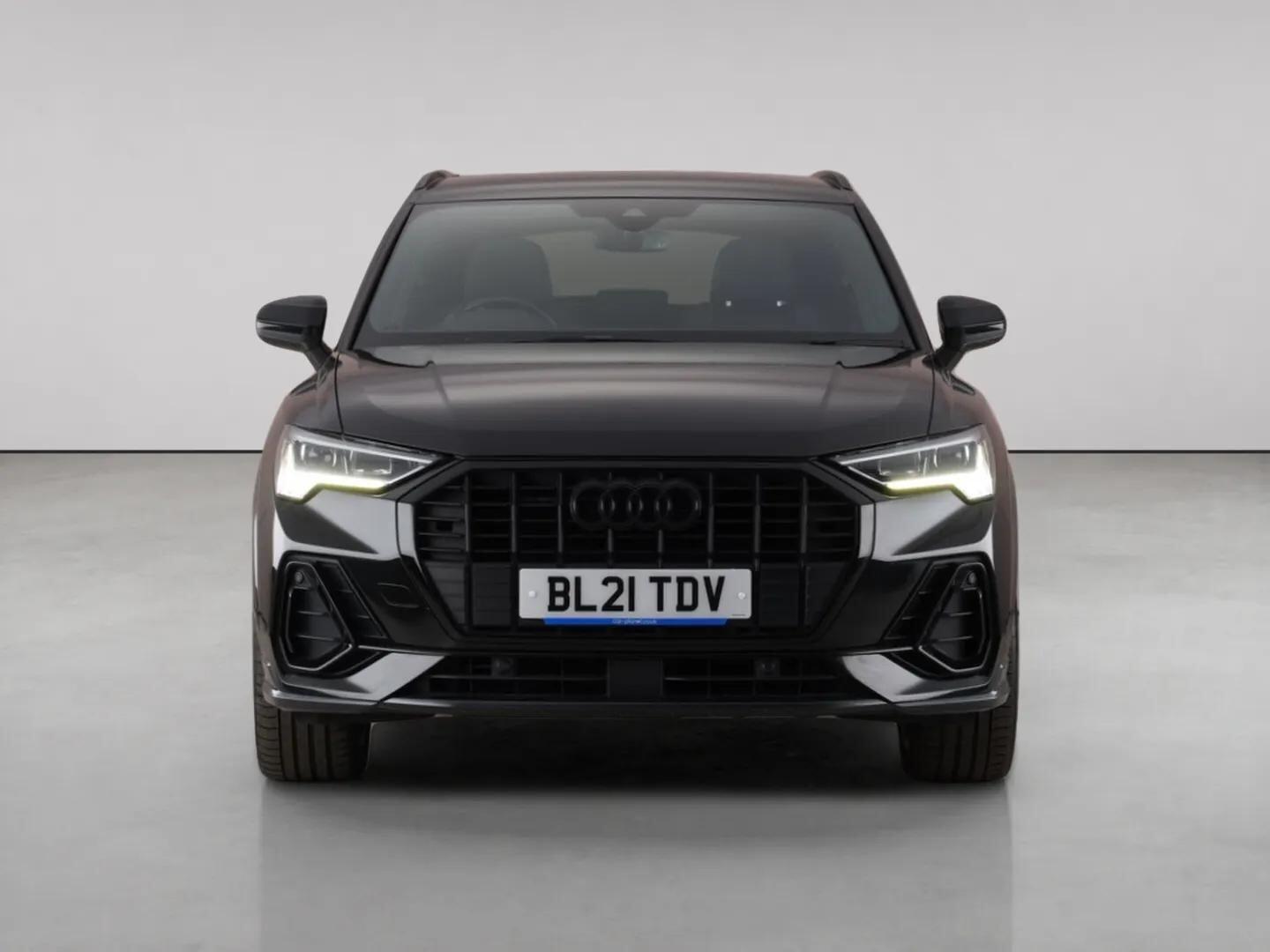 Audi Q3 view 5