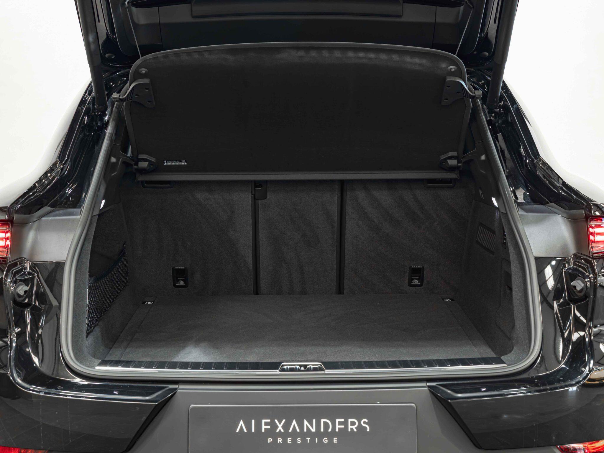 Porsche Cayenne view 31