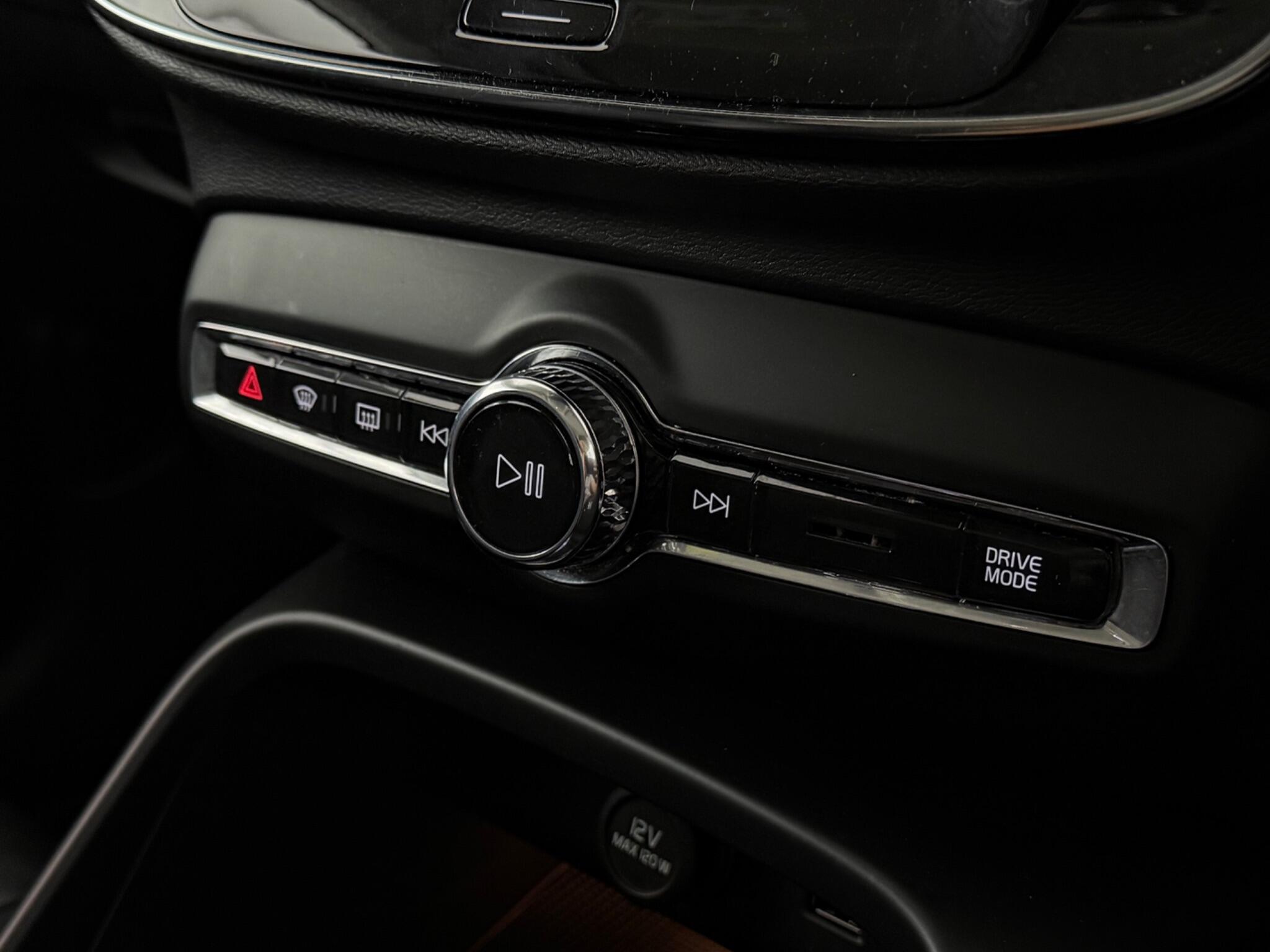 Volvo XC40 view 23