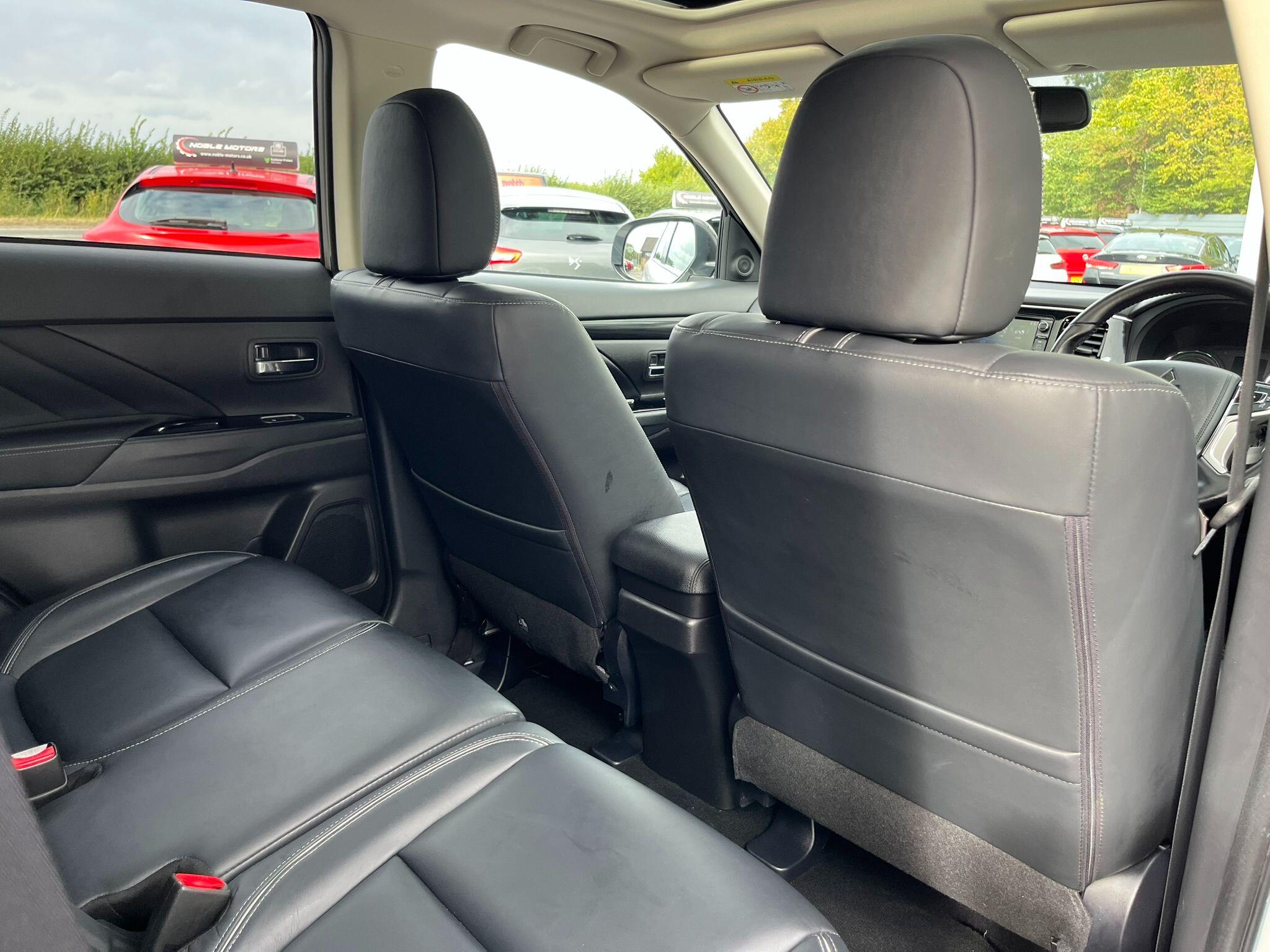 Mitsubishi Outlander view 35