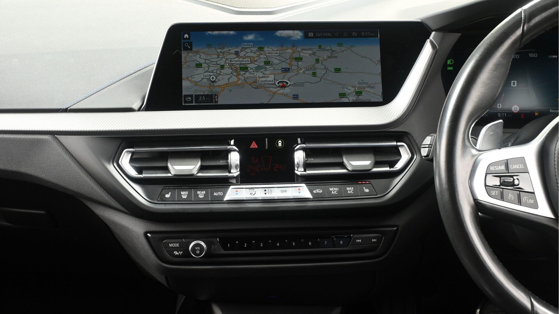 BMW 1 Series view 8
