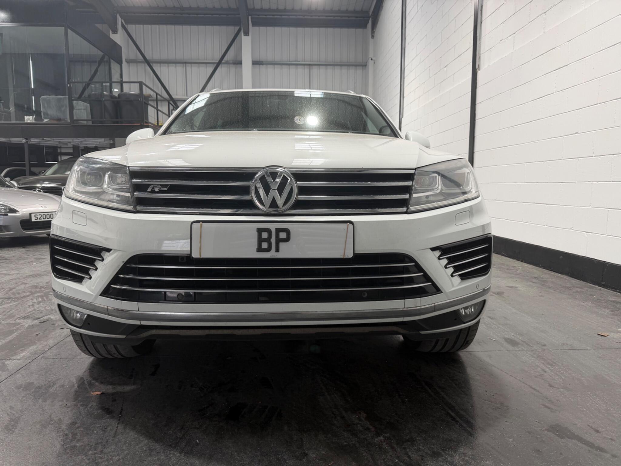 Volkswagen Touareg view 2