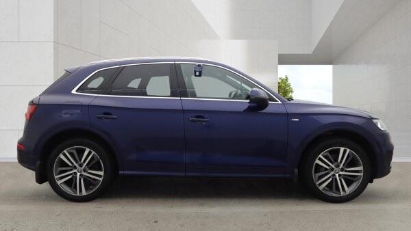Audi Q5 view 10