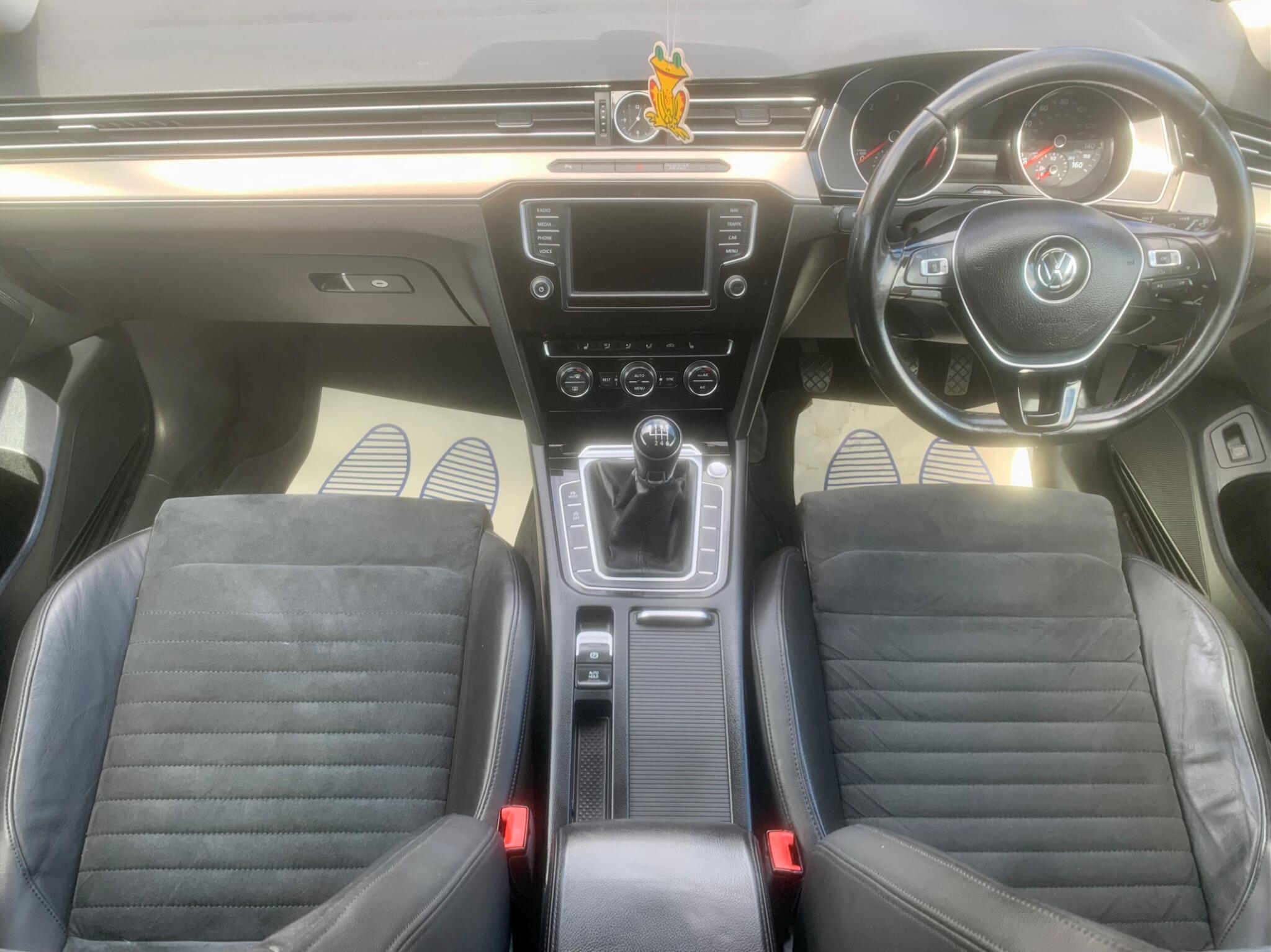 Volkswagen Passat view 15